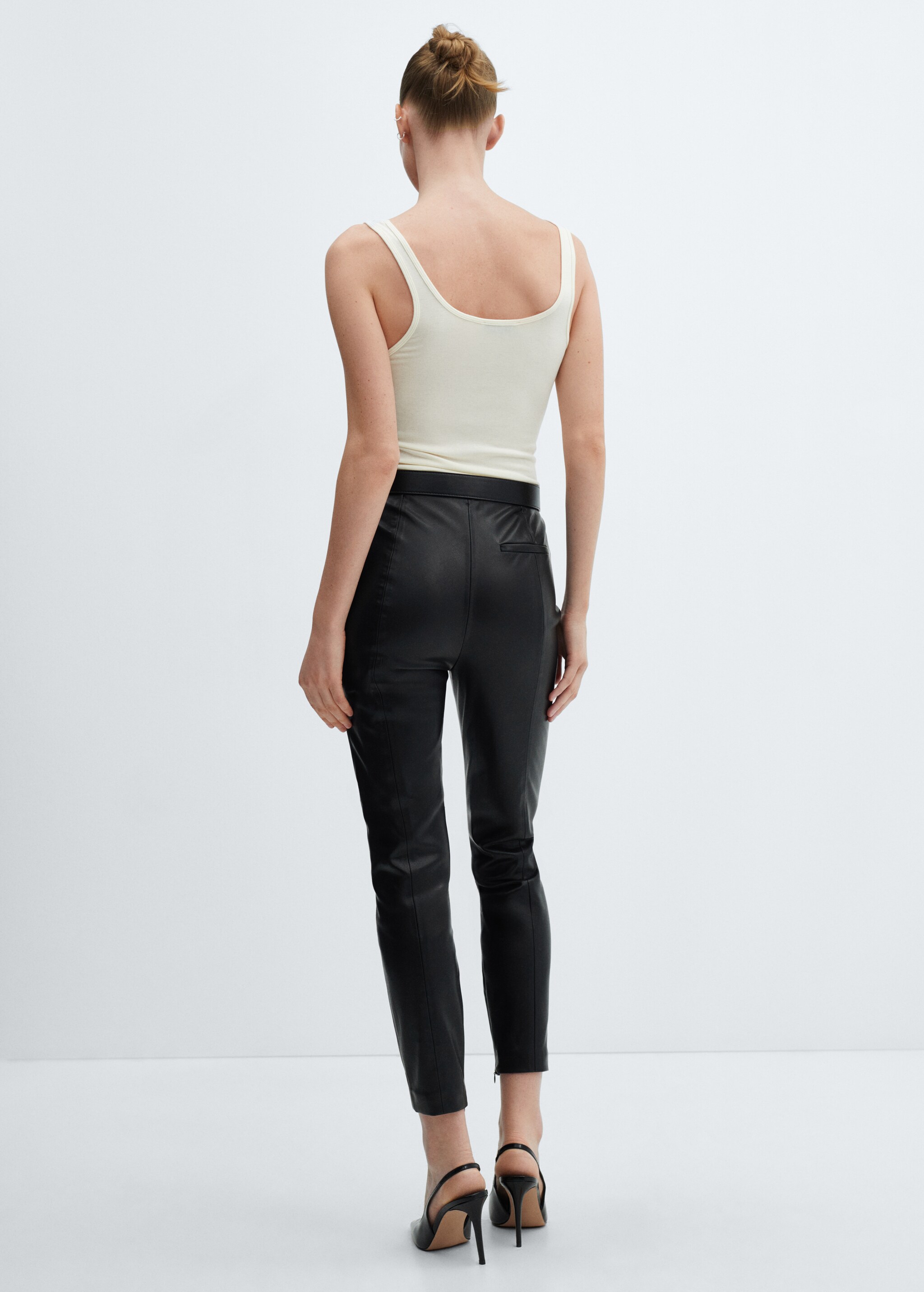 Leather-effect leggings with split hems - Reverse of the article
