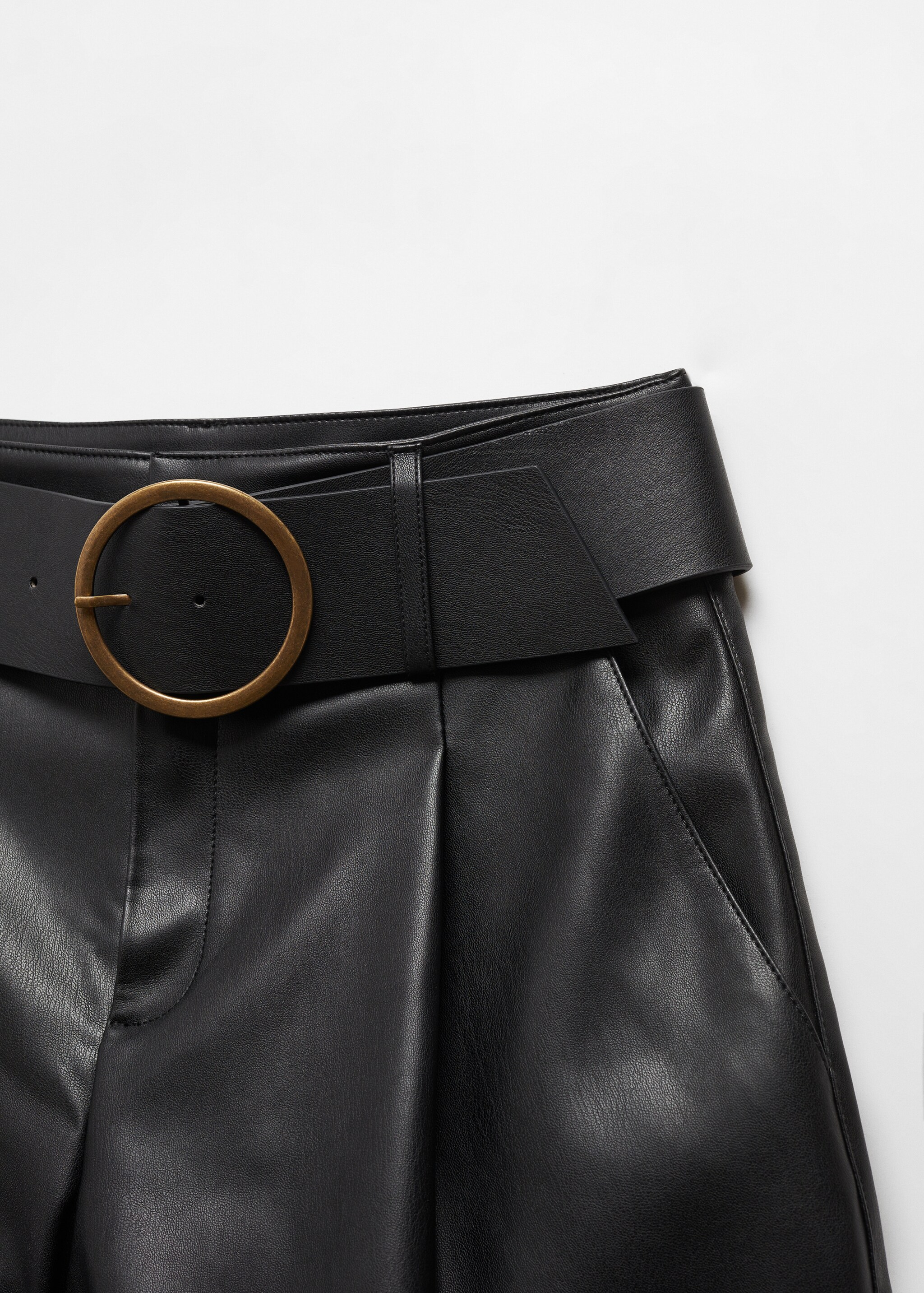 Leather effect belt shorts - Details of the article 8