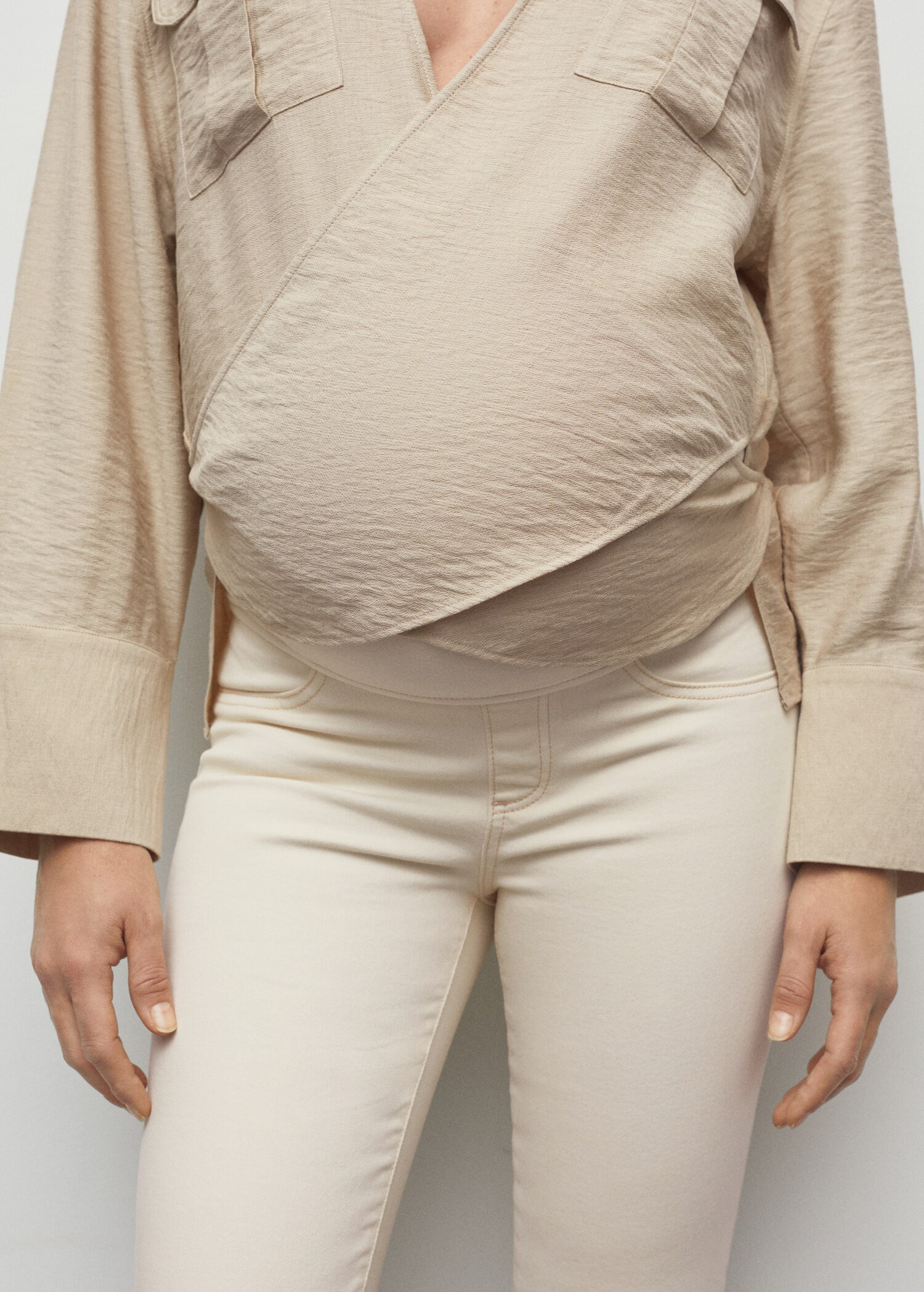 Maternity flared cropped jeans - Details of the article 6