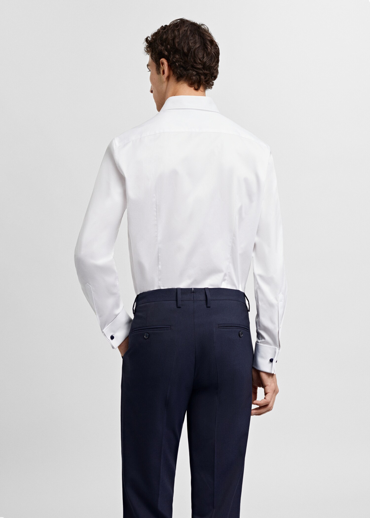 Slim-fit twill fabric suit with shirt cufflinks - Reverse of the article