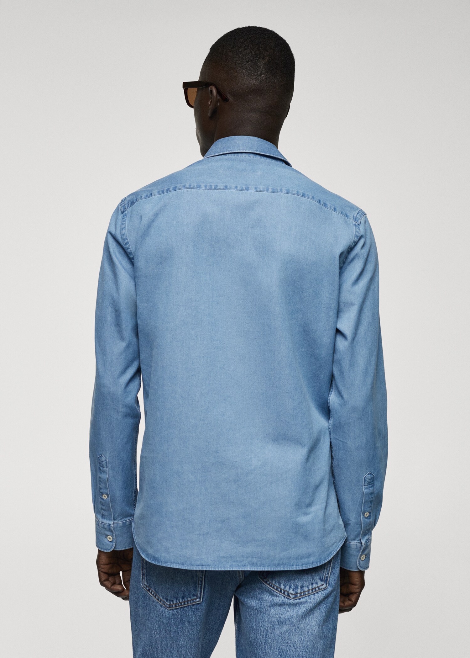 Camisa regular fit chambray algodón - Reverso del artículo