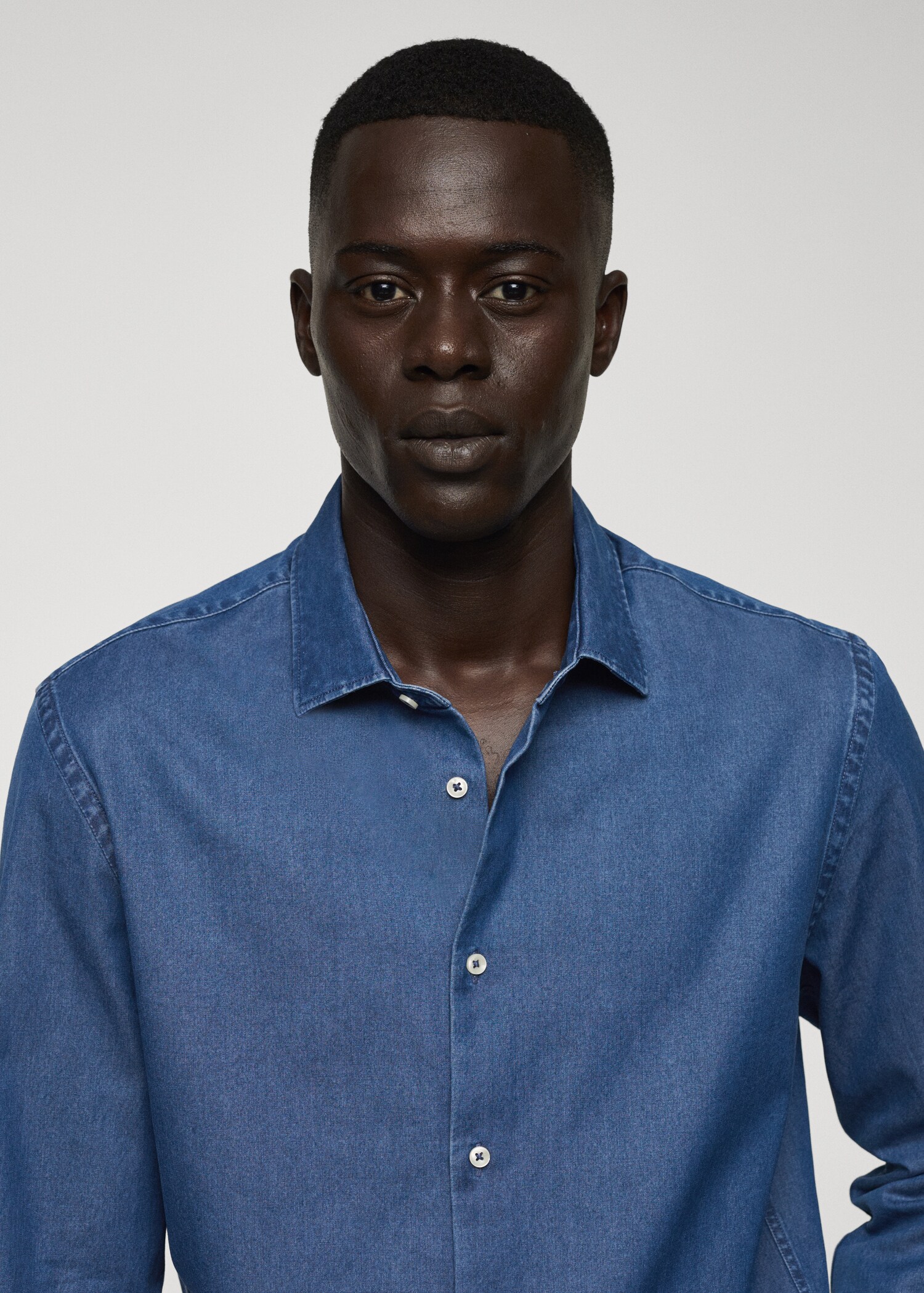 Regular-fit cotton chambray shirt - Детальніше про товар 1
