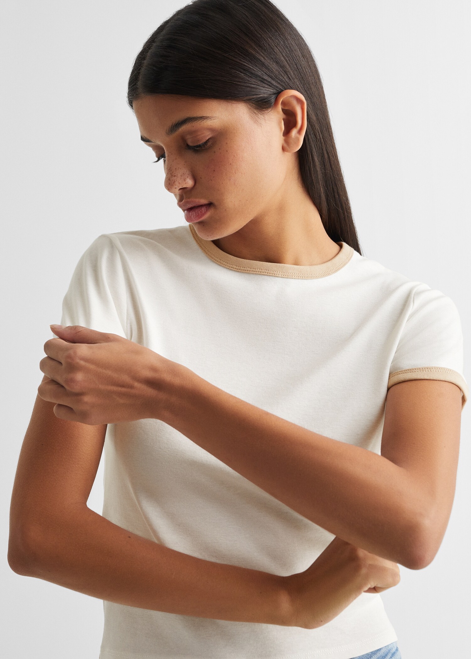 Cropped short-sleeved t-shirt - Details of the article 1