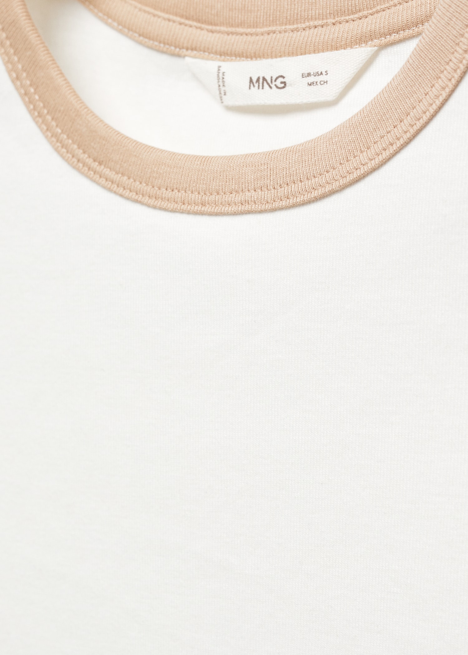 Cropped short-sleeved t-shirt - Details of the article 8