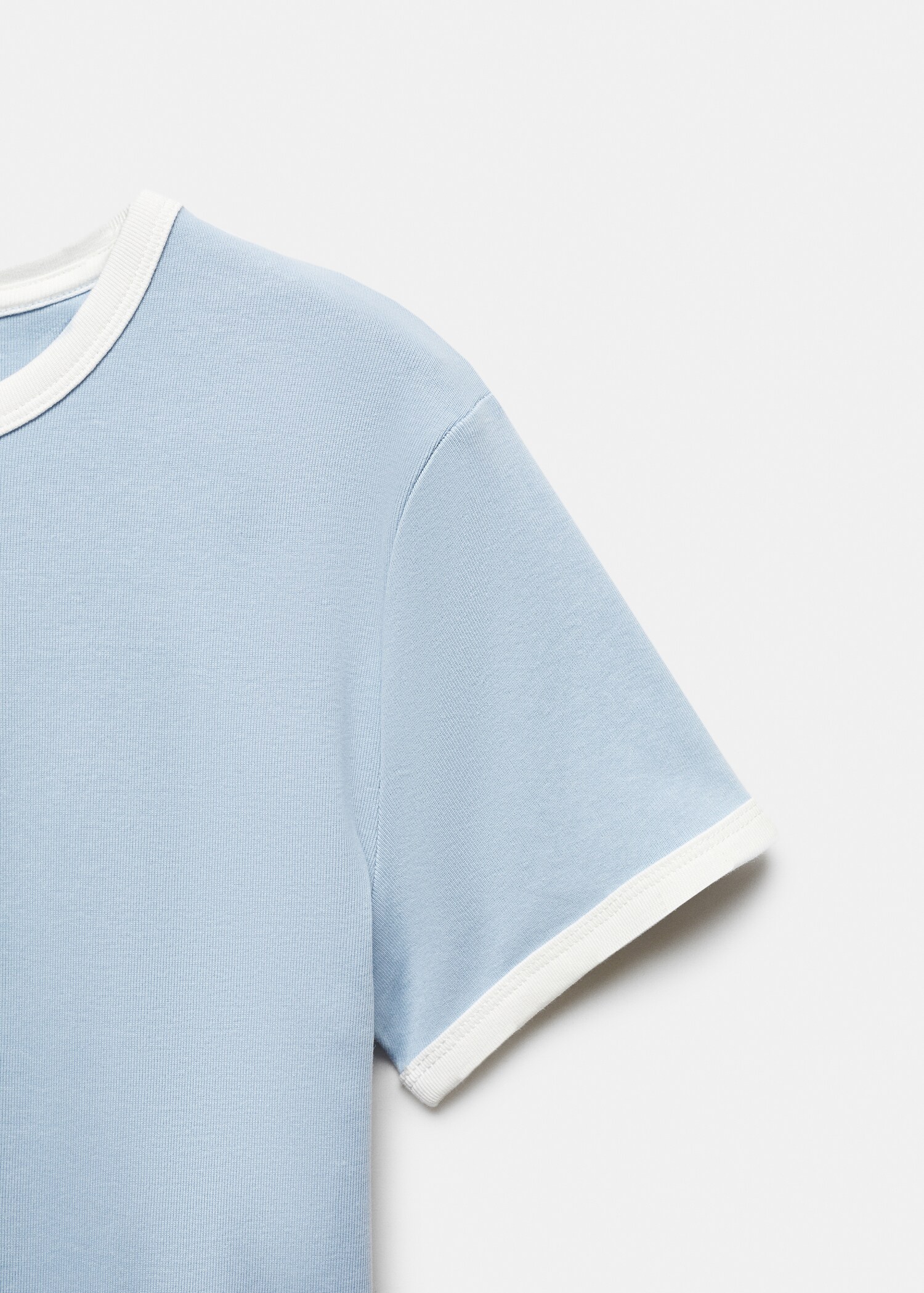 Cropped short-sleeved t-shirt - Details of the article 8