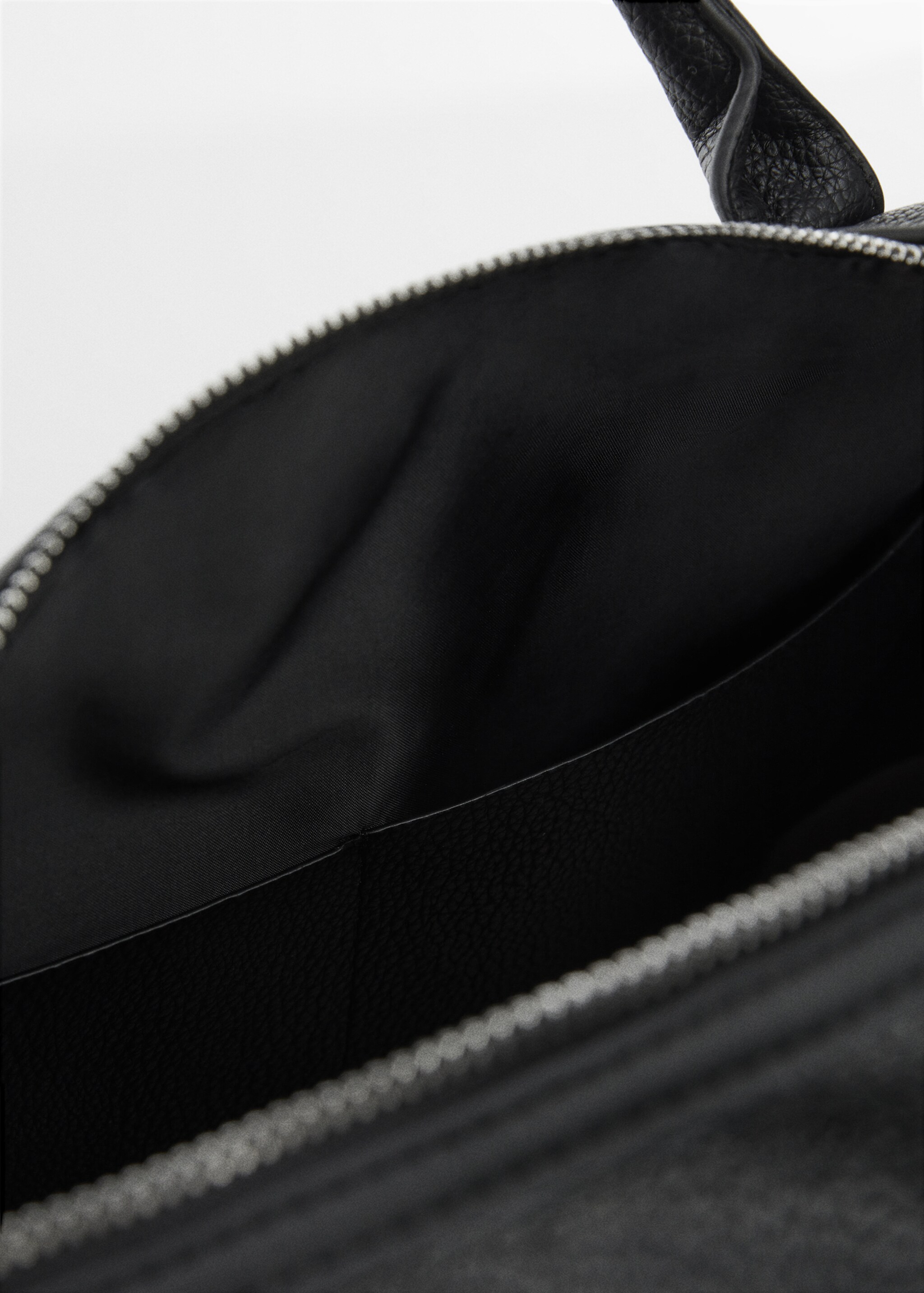 Patent leather-effect bowling bag - Details of the article 2