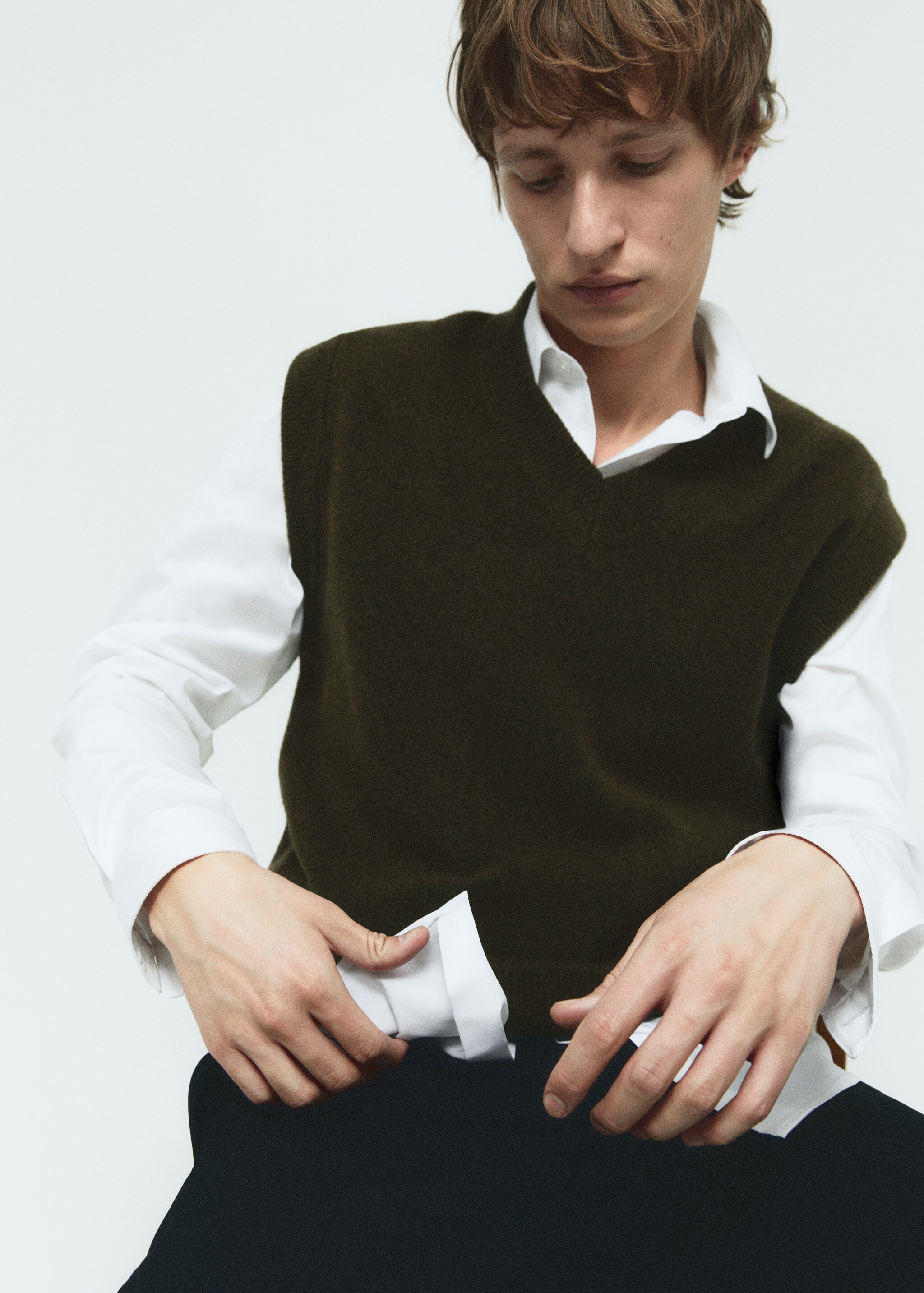 V-neck knitted gilet - Details of the article 5