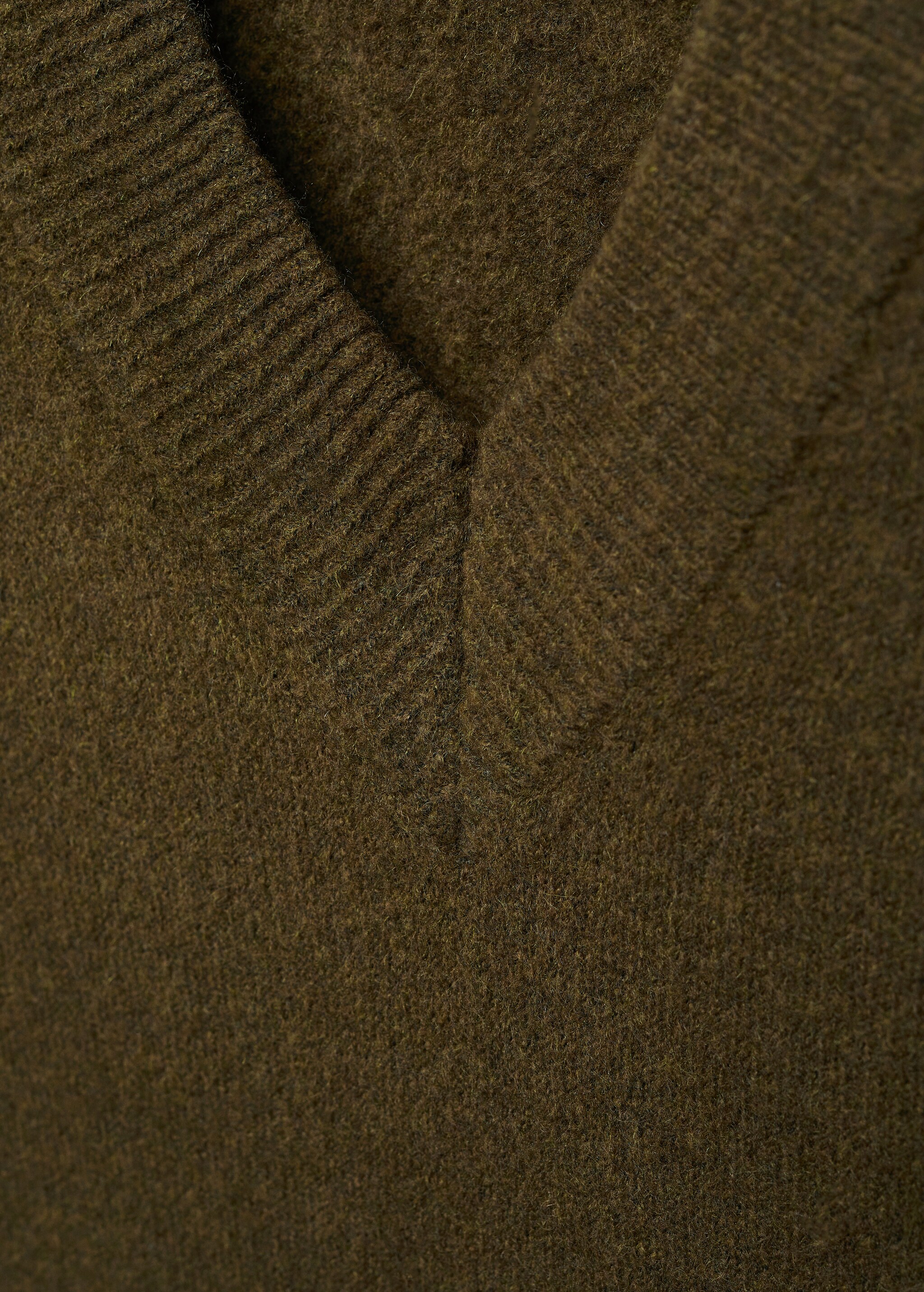 V-neck knitted gilet - Details of the article 8