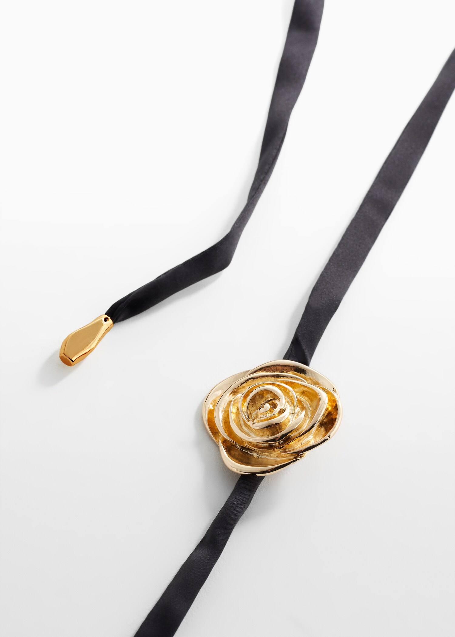 Flower choker necklace - Details of the article 1