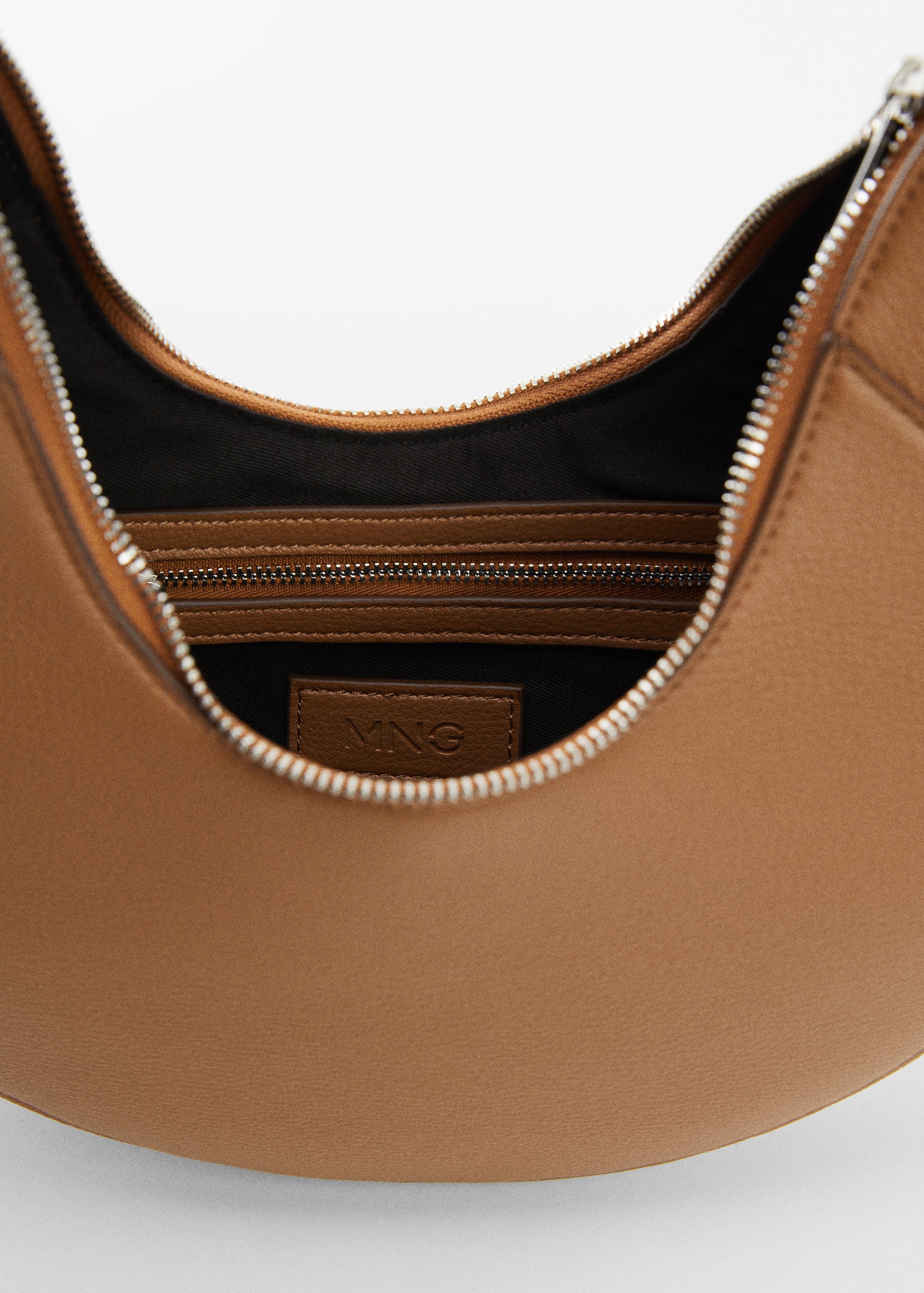 Leather-effect shoulder bag - Details of the article 2
