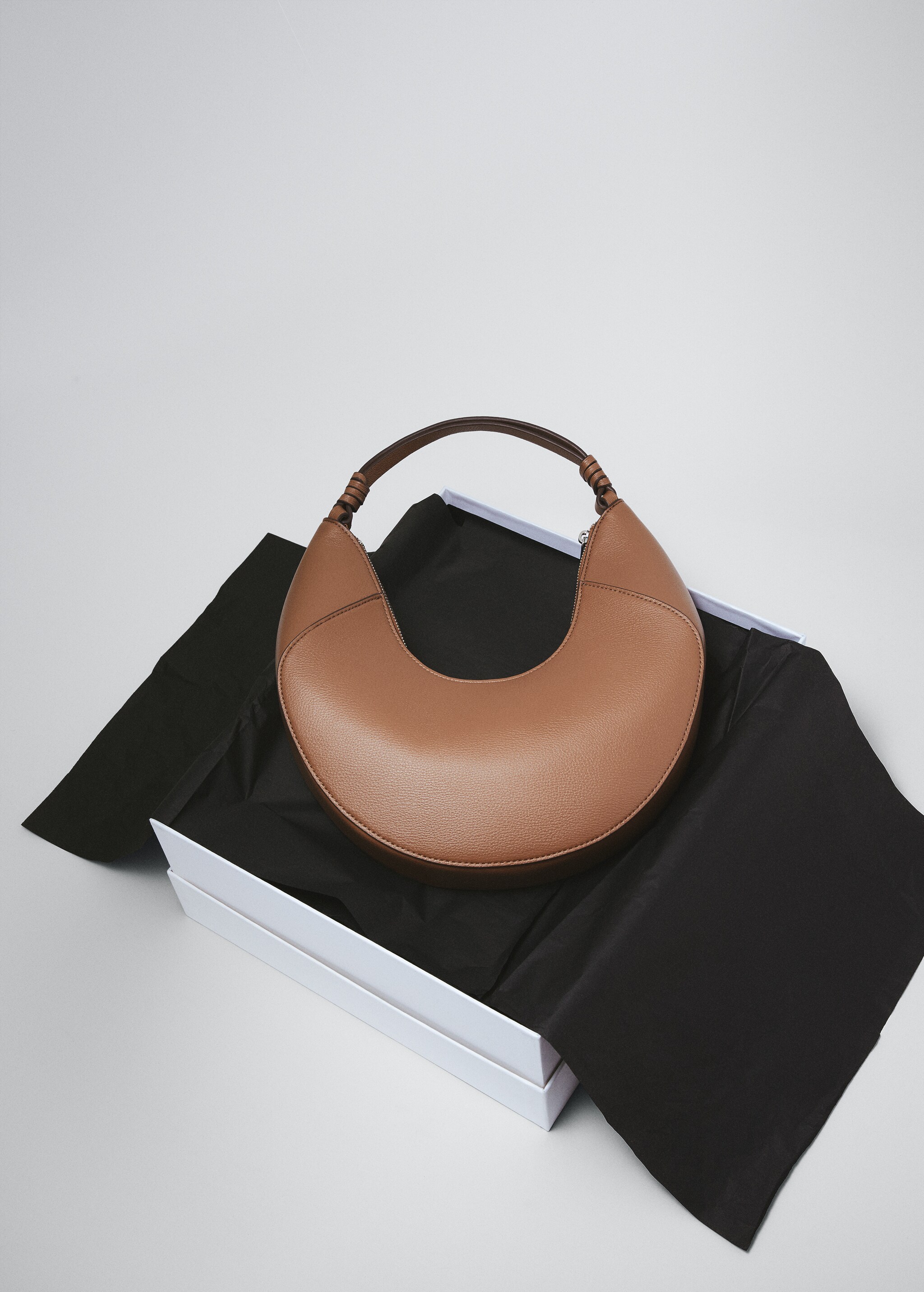 Leather-effect shoulder bag - Details of the article 9