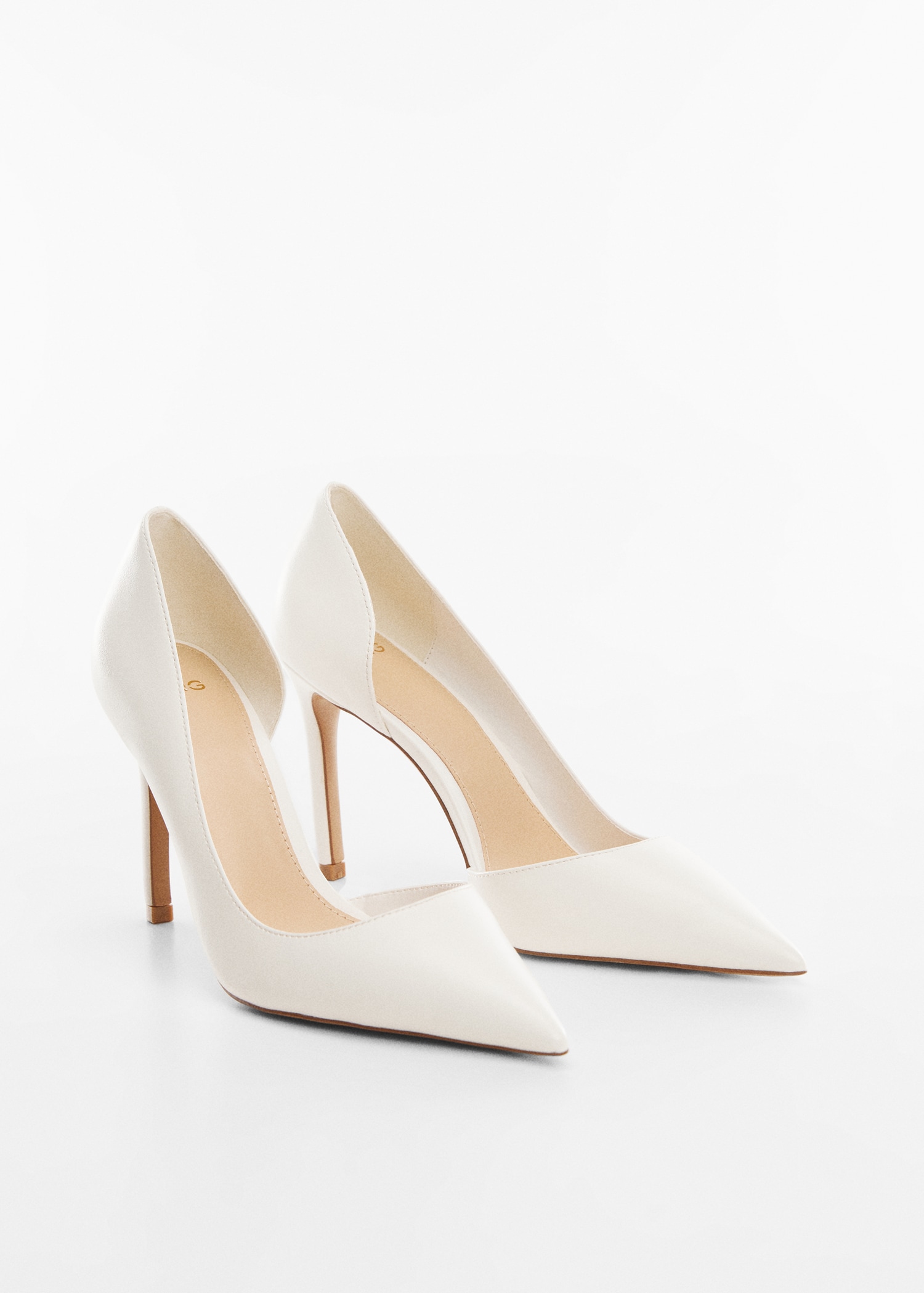 Asymmetrical heeled shoes