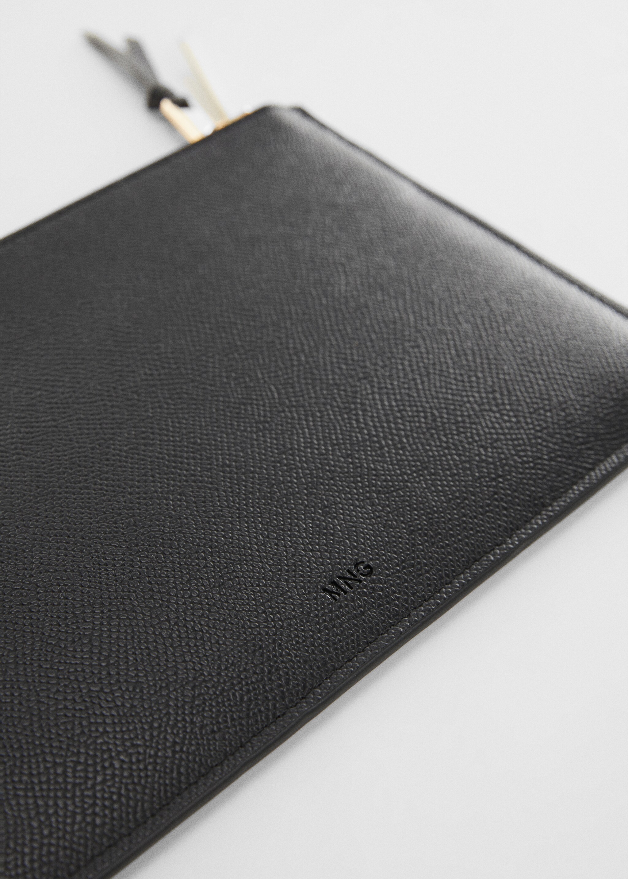 Saffiano-effect document holder - Details of the article 2