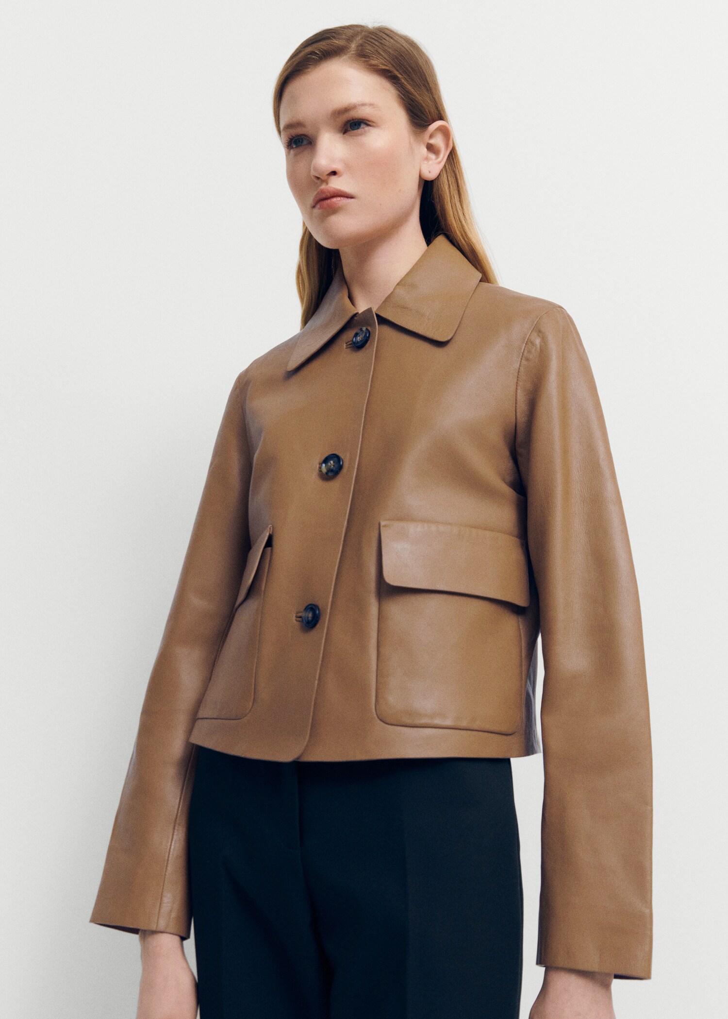 Veste 100 % cuir boutons - Plan moyen