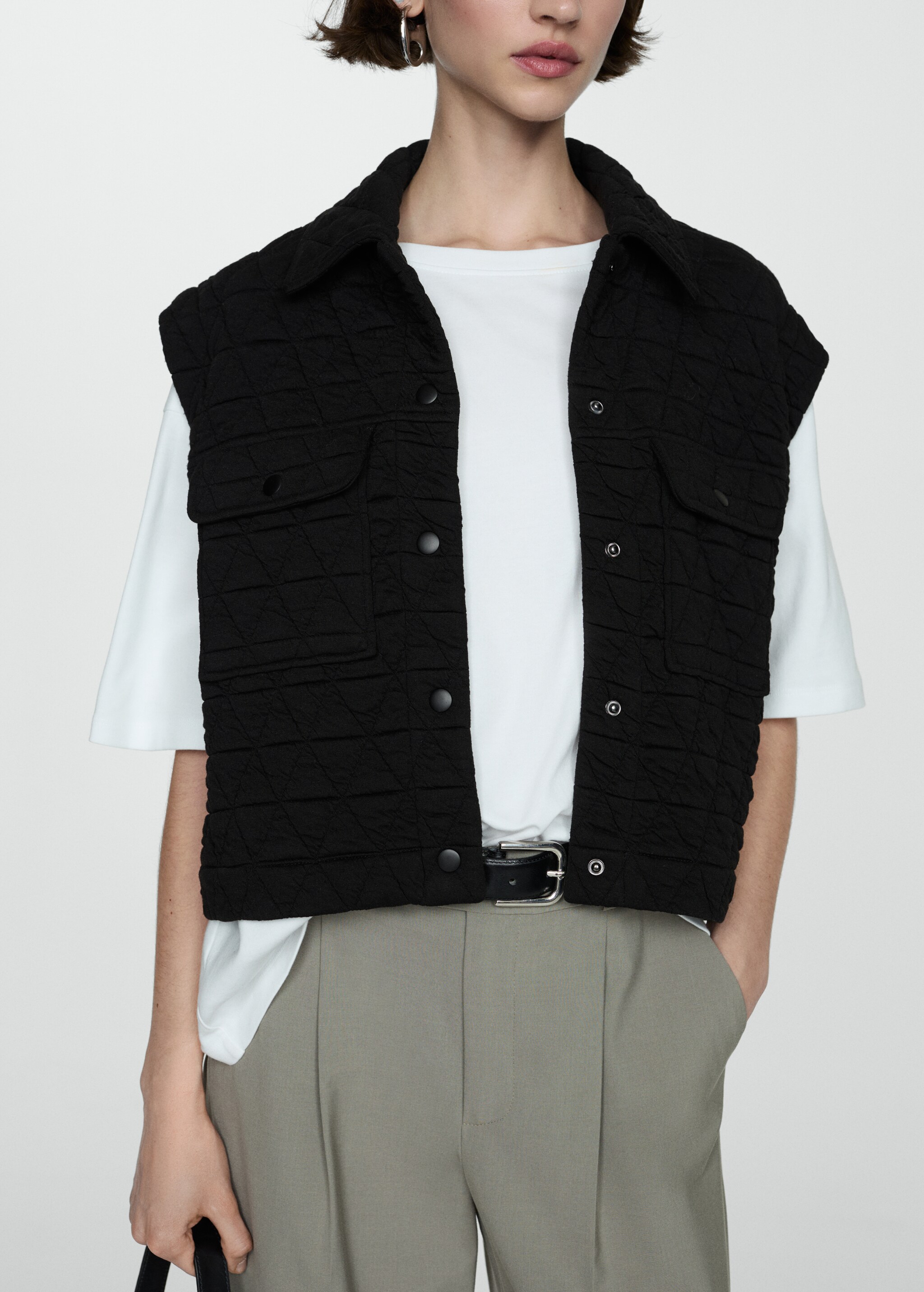 Quilted gilet with buttons - Details of the article 6