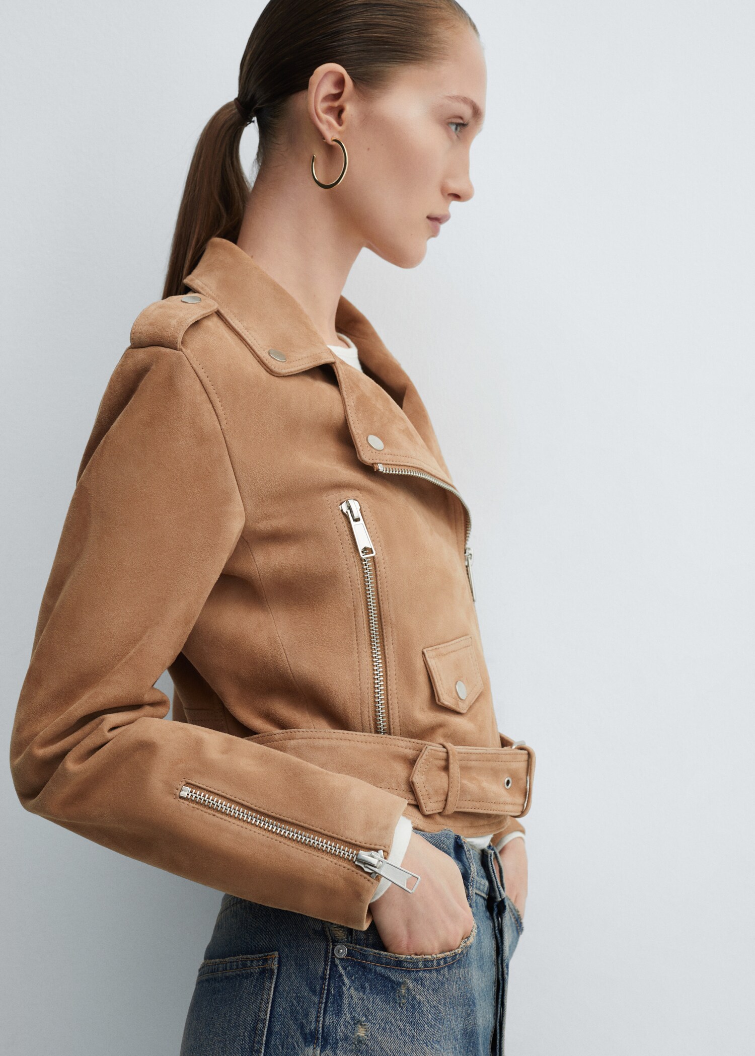 Blouson biker en cuir - Plan moyen