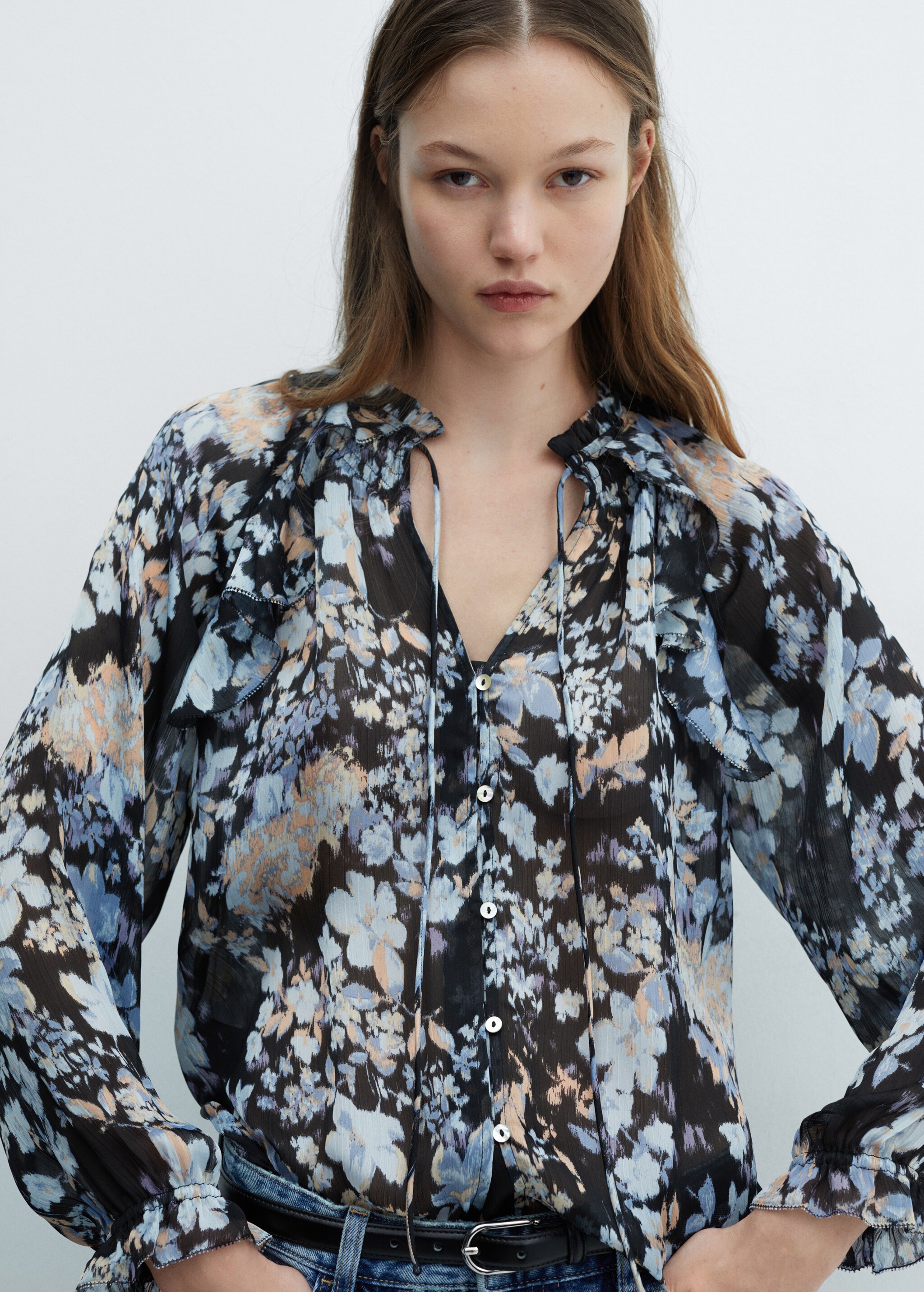 Floral-print flowy blouse - Details of the article 1