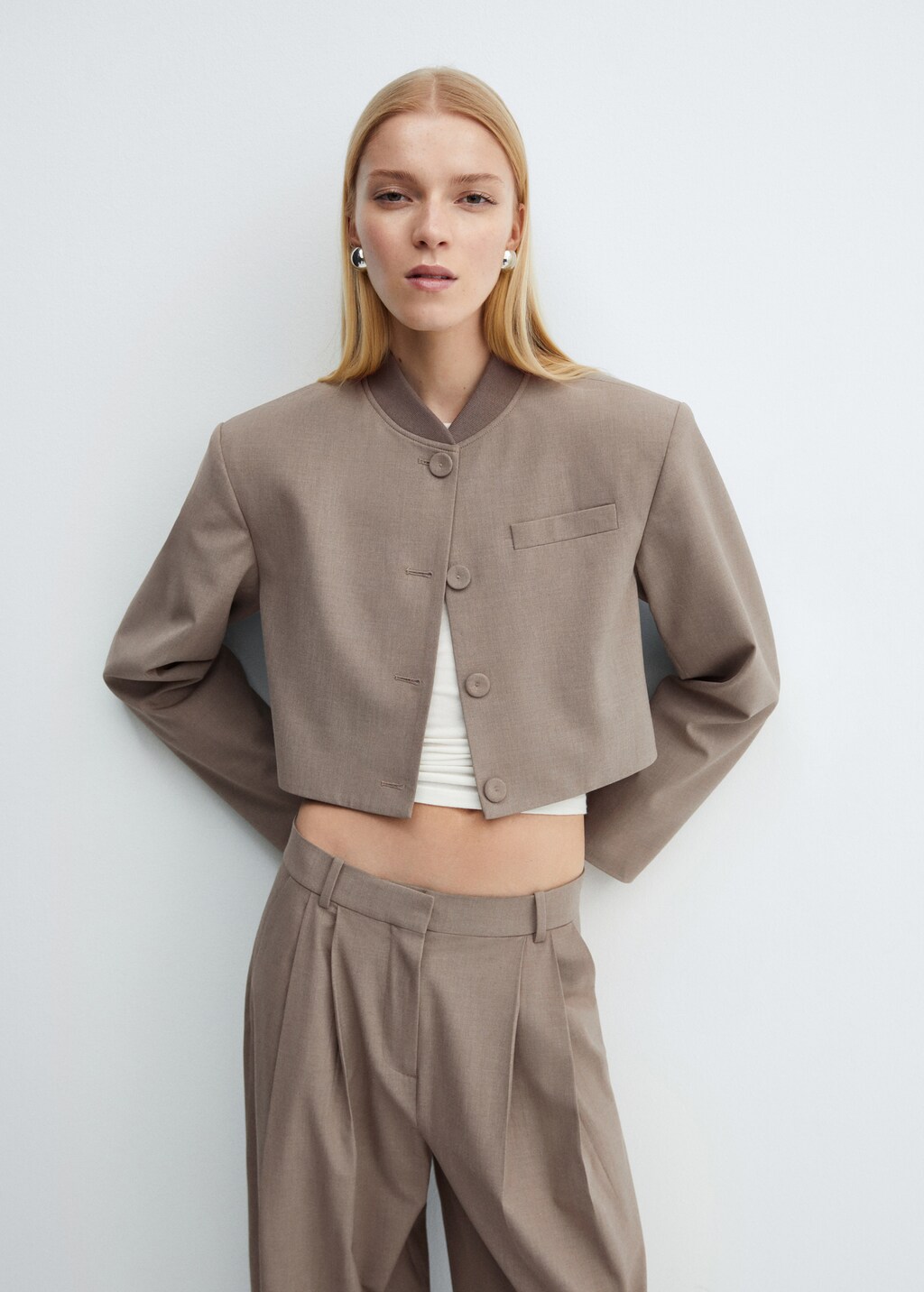 Buttoned cropped jacket - Women | MANGO Japan Buttoned cropped jacket - Women | MANGO Japan