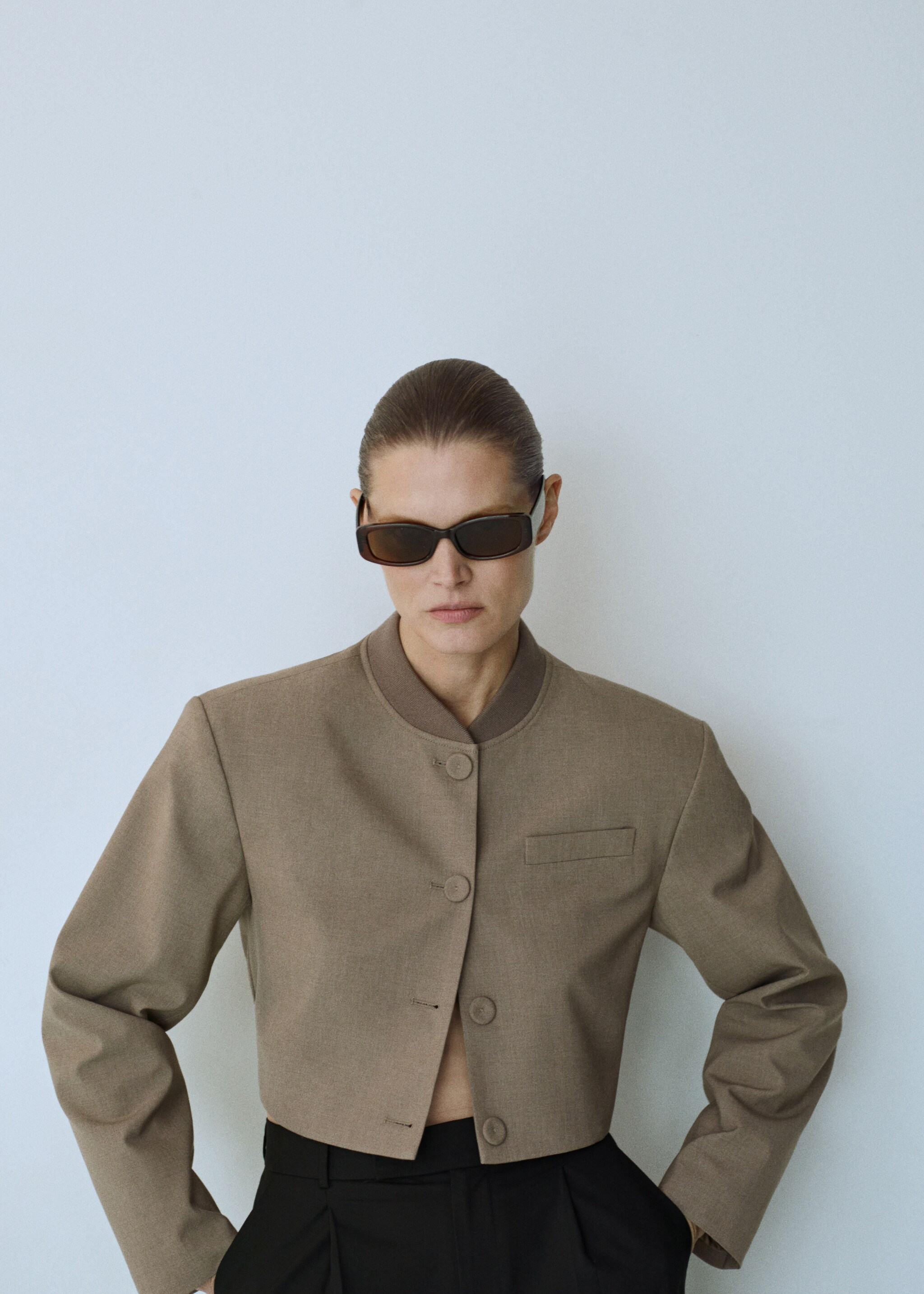 Buttoned cropped jacket - Details of the article 7