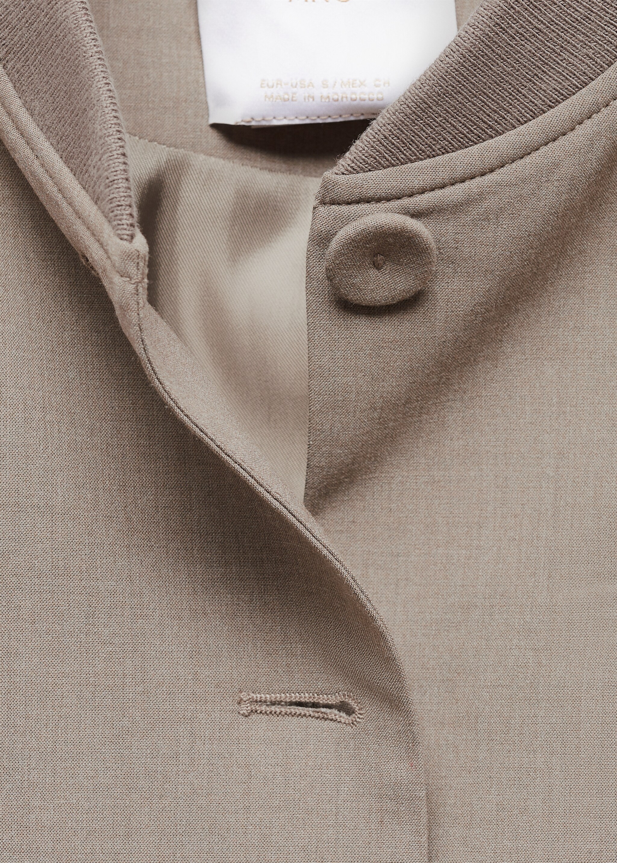 Buttoned cropped jacket - Details of the article 8