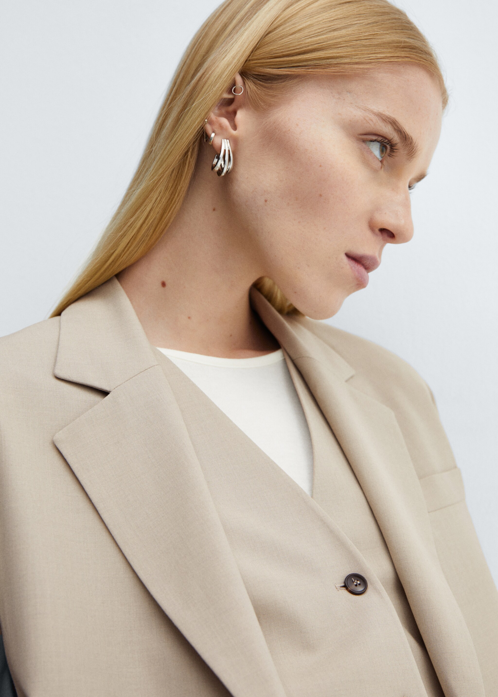 Suit jacket with buttons - Details of the article 2