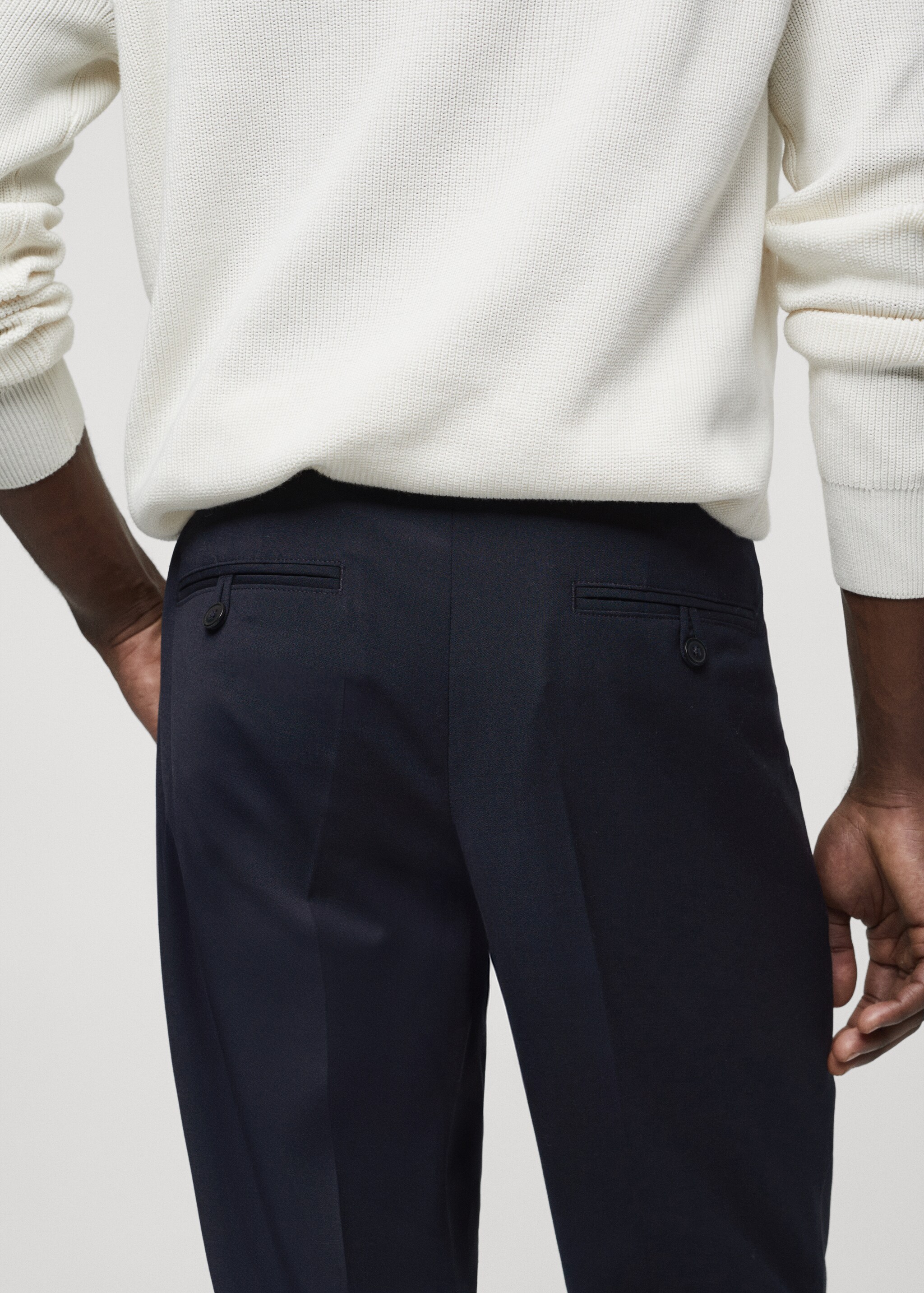 Cold wool trousers with pleat detail - Details of the article 4