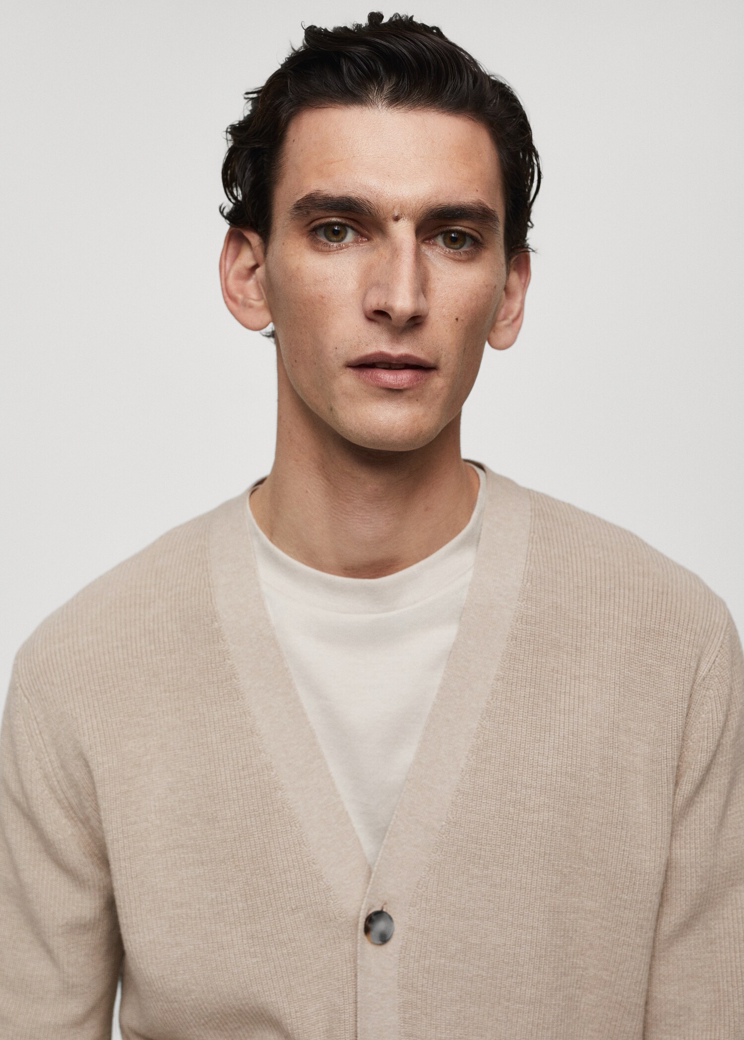 Buttoned ribbed cardigan - Details of the article 1