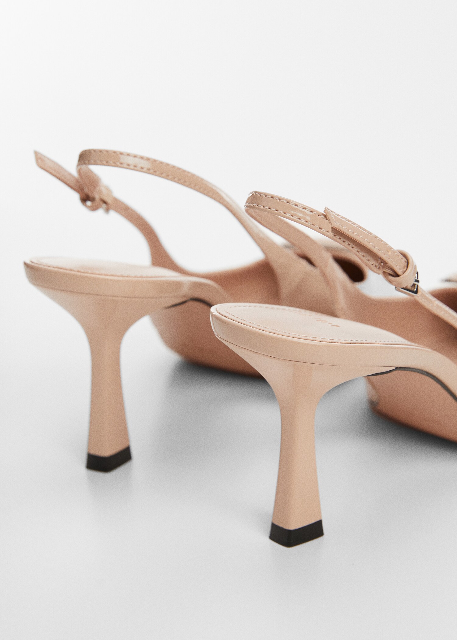 Chaussures vernies ouvertes à l’arrière - Détail de l'article 1