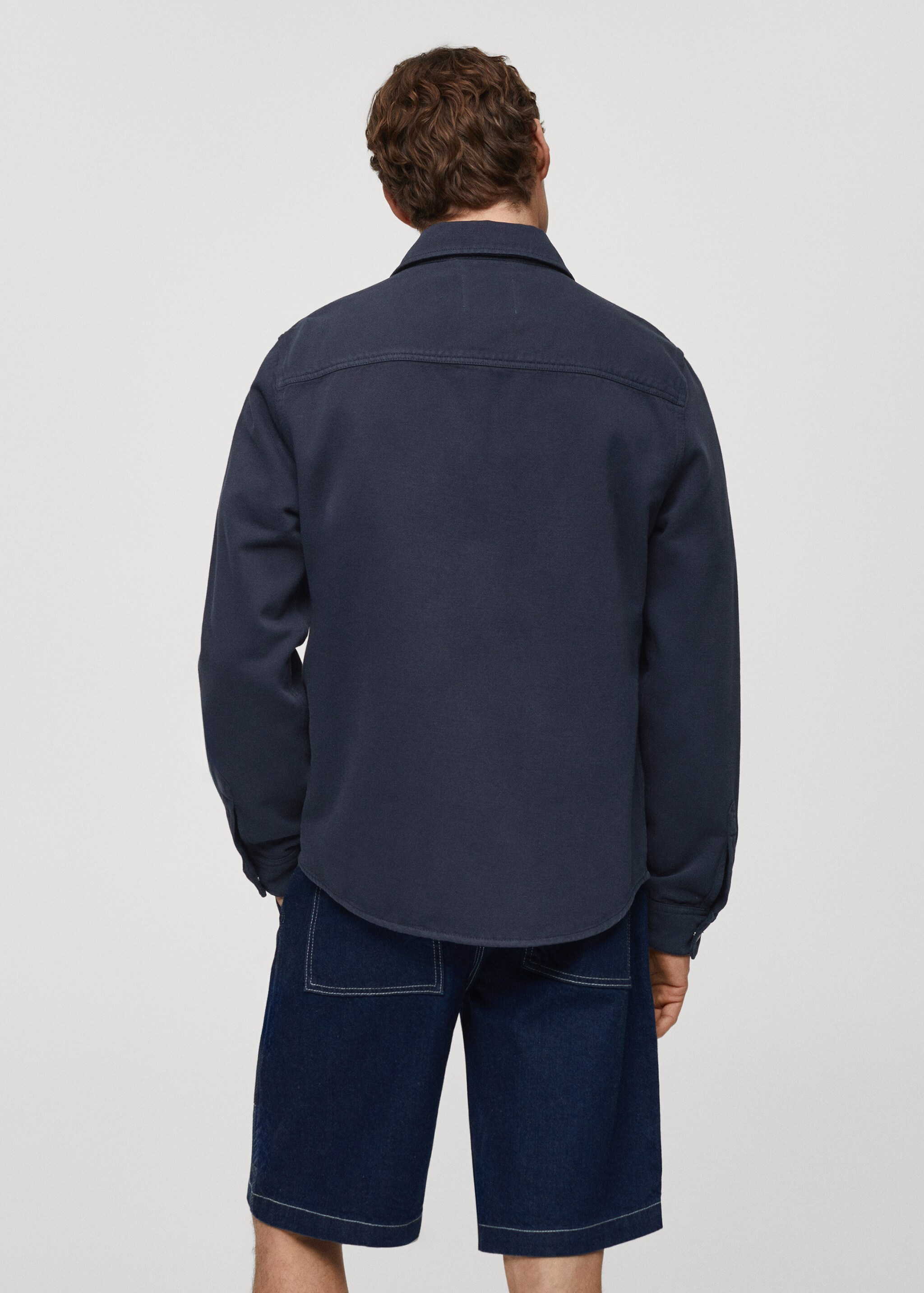 Regular fit cotton and linen overshirt - Reverse of the article