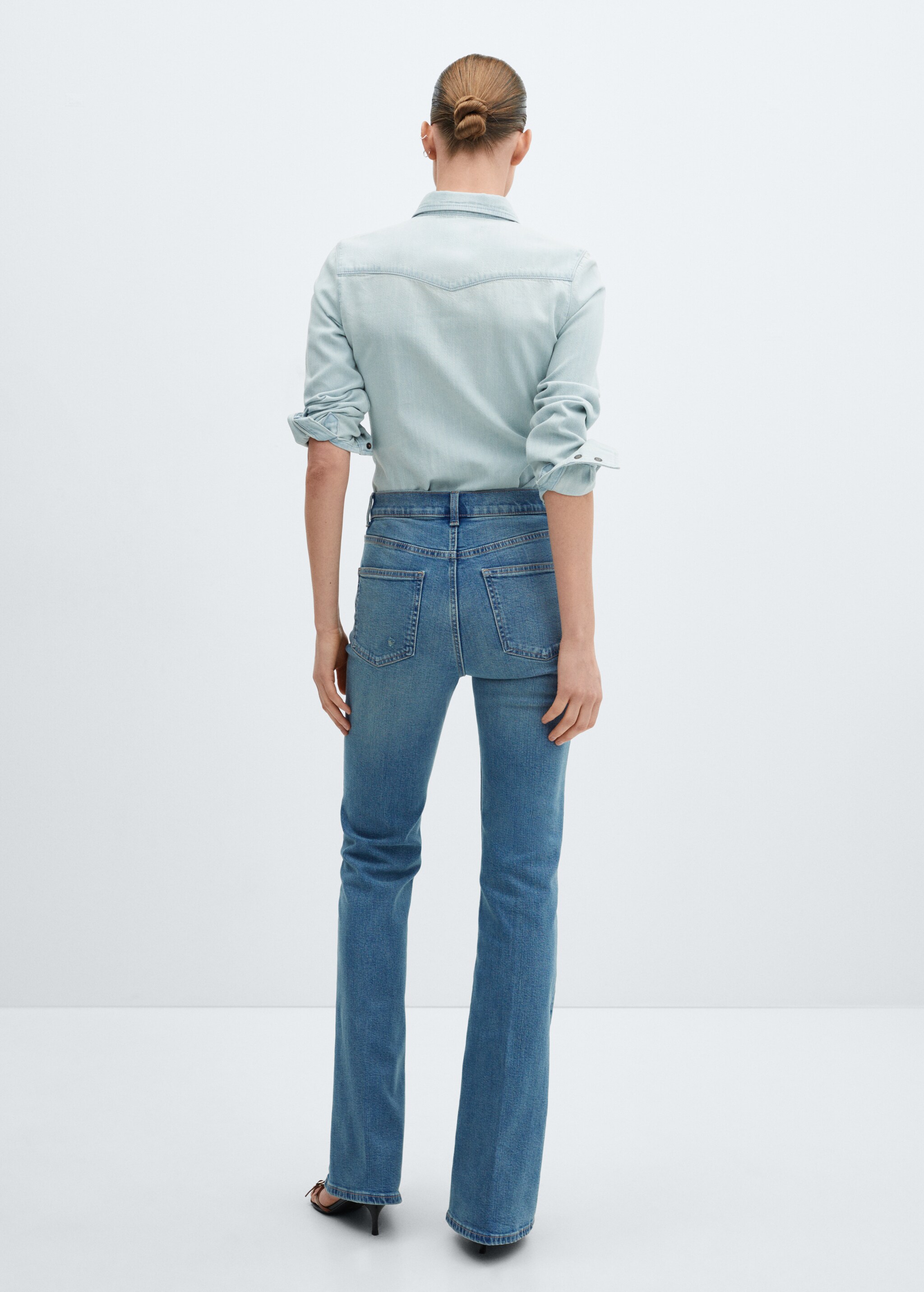 High-waist flared jeans - Reverse of the article