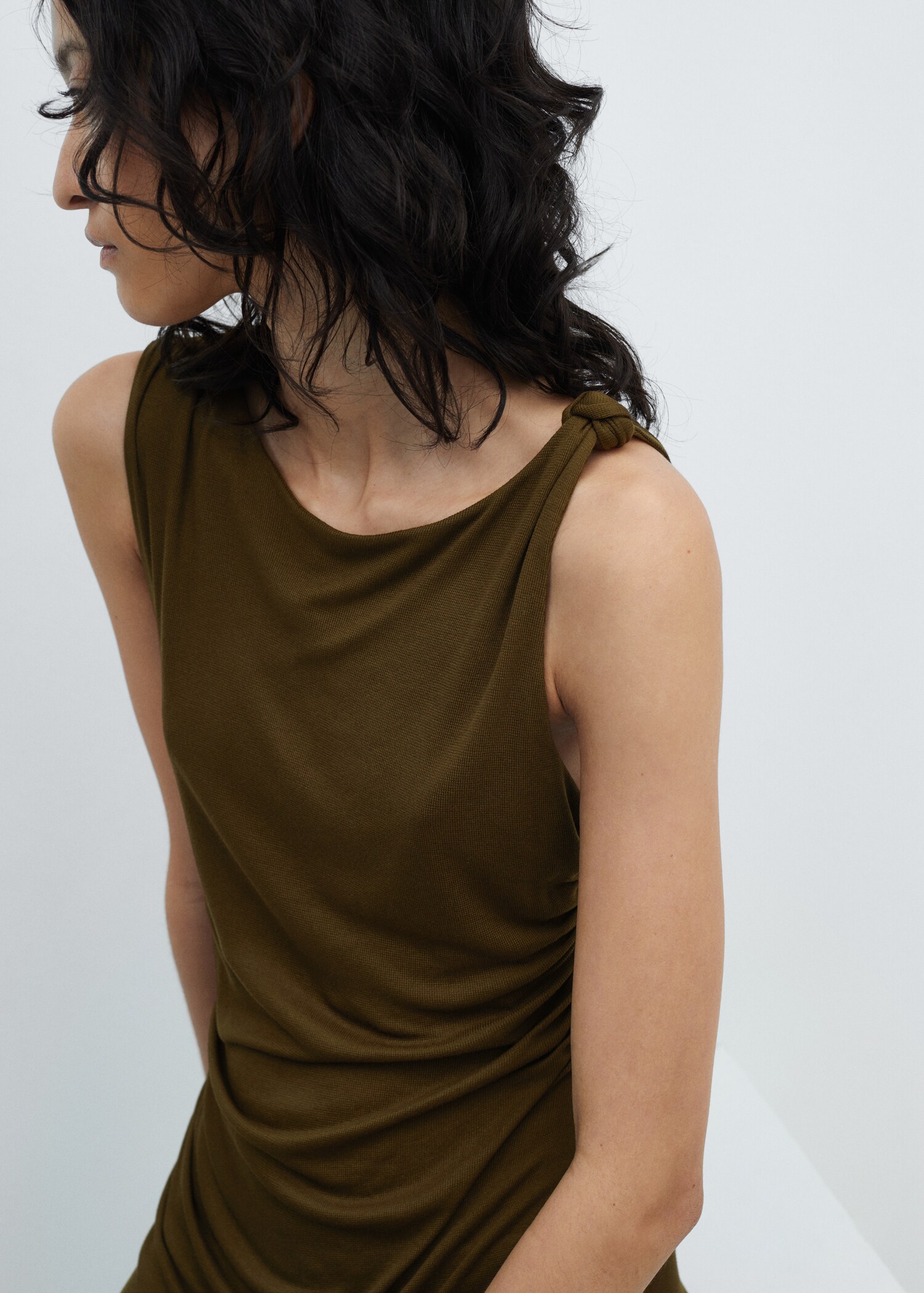 Robe froncée dos ouvert - Détail de l'article 1