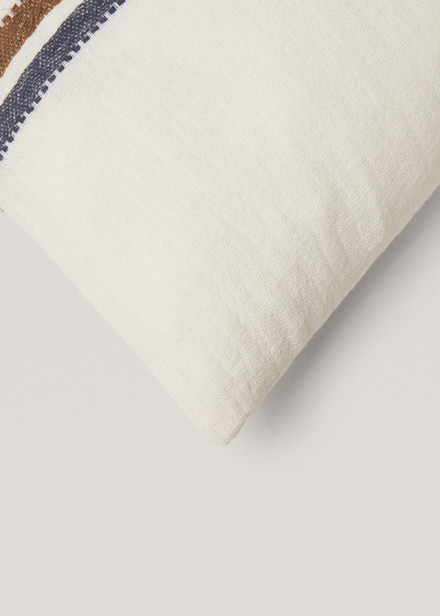 Linen cushion case with embroidered stripe 40x60cm - Details of the article 2