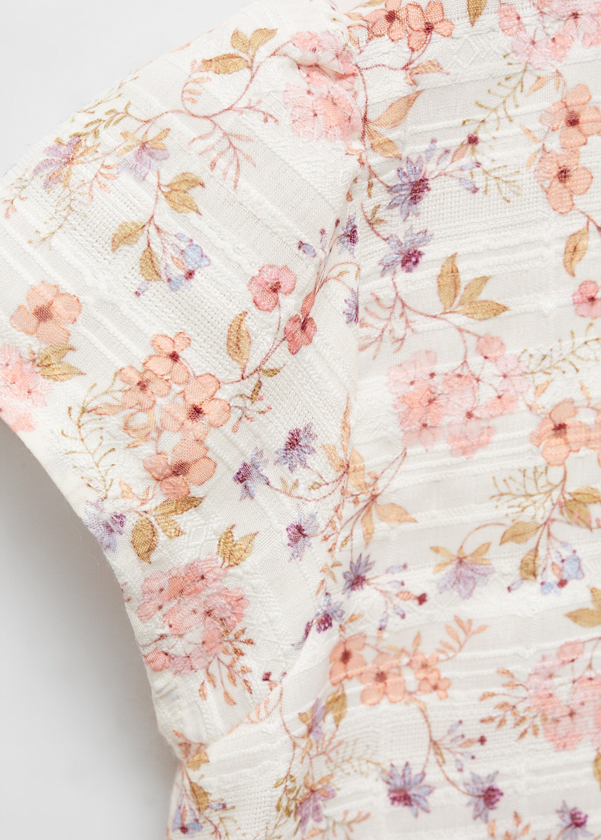 Buttoned floral blouse - Details of the article 8