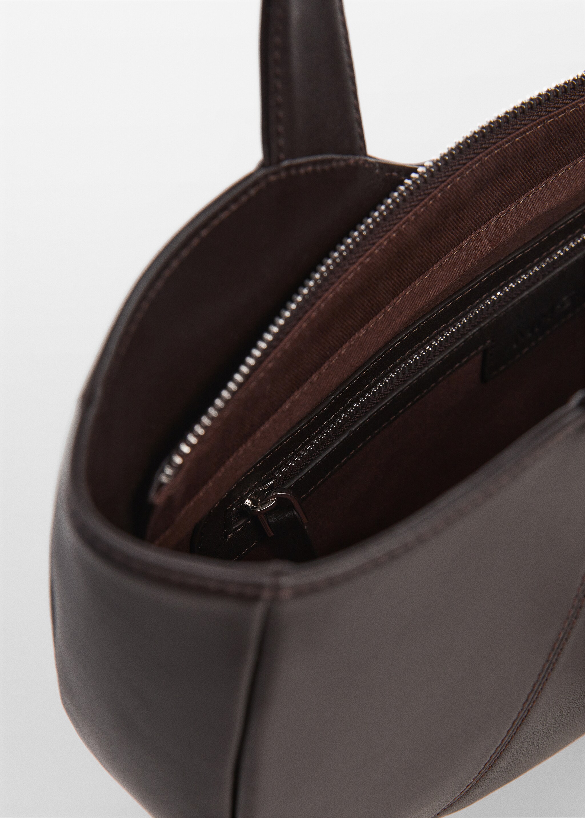 Leather shoulder bag - Details of the article 2
