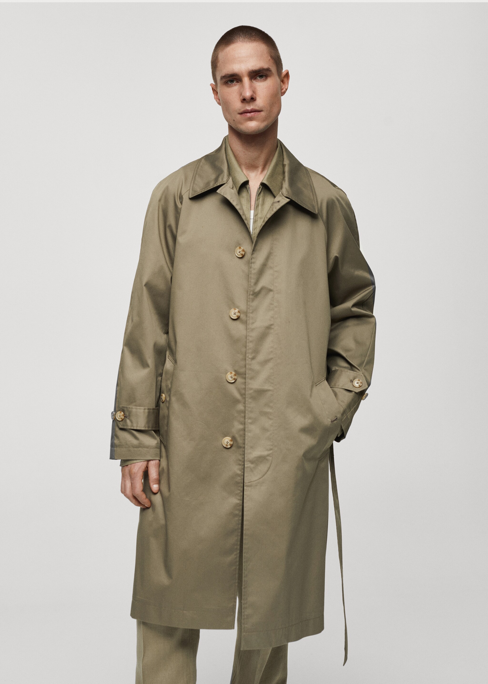 Baumwoll-Trenchcoat mit Gürtel - Mittlere Ansicht