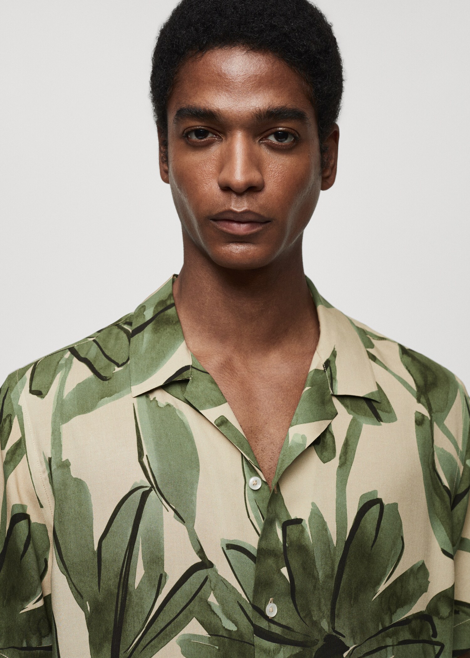 Chemise fluide en imprimé tropical - Détail de l'article 1