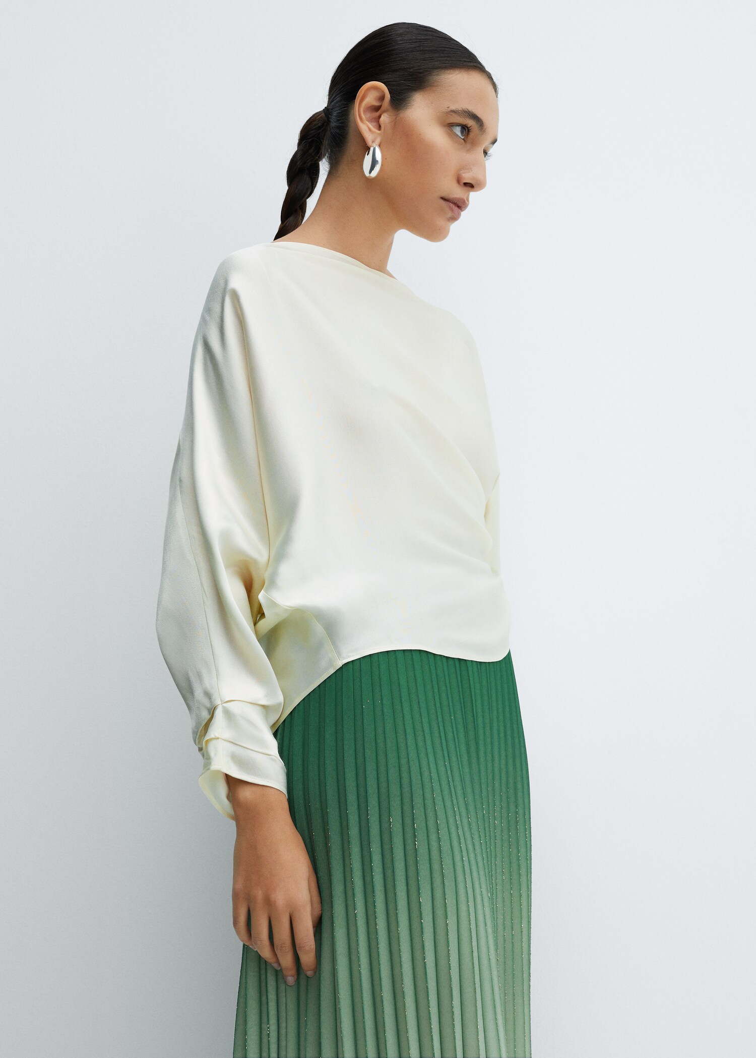 Satin cape-style blouse - Medium plane