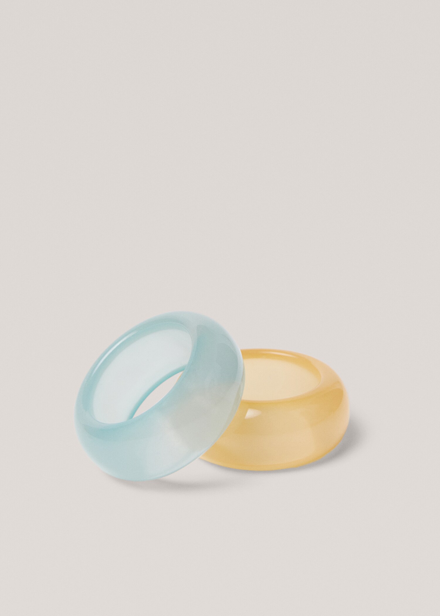 Pack of 4 coloured napkin rings - Details of the article 1