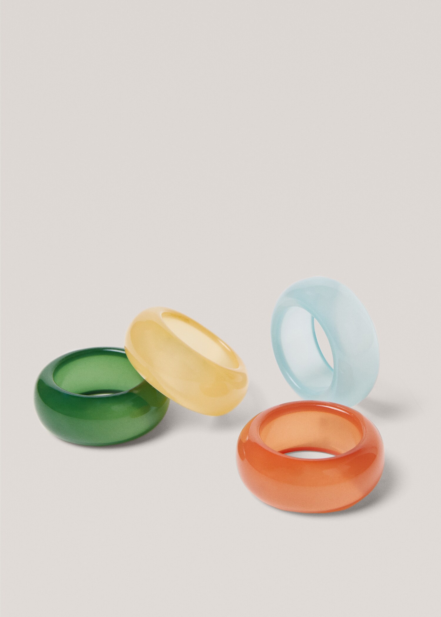 Pack of 4 coloured napkin rings - Details of the article 3
