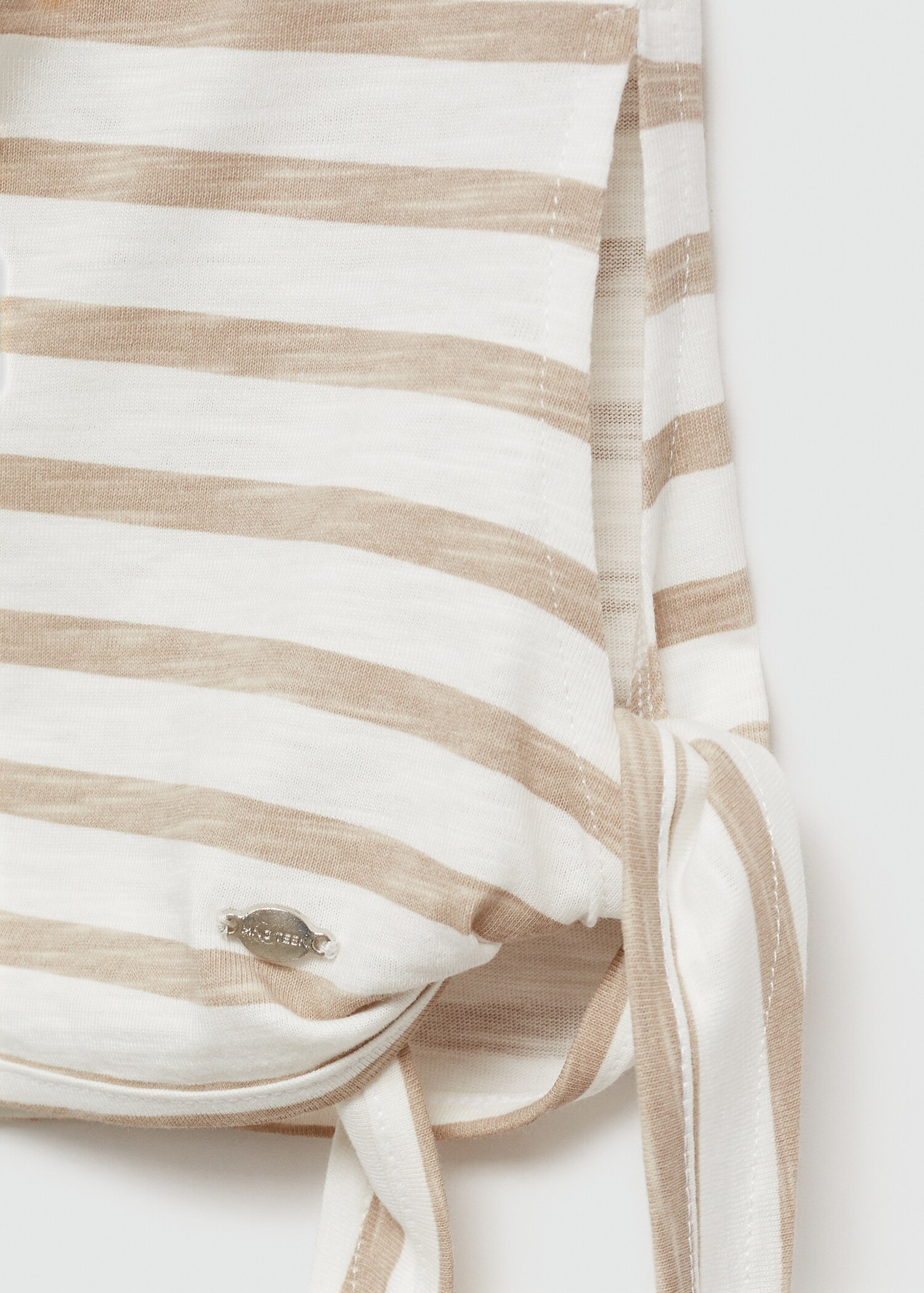Asymmetrisches T-Shirt mit Schleife - Detail des Artikels 8