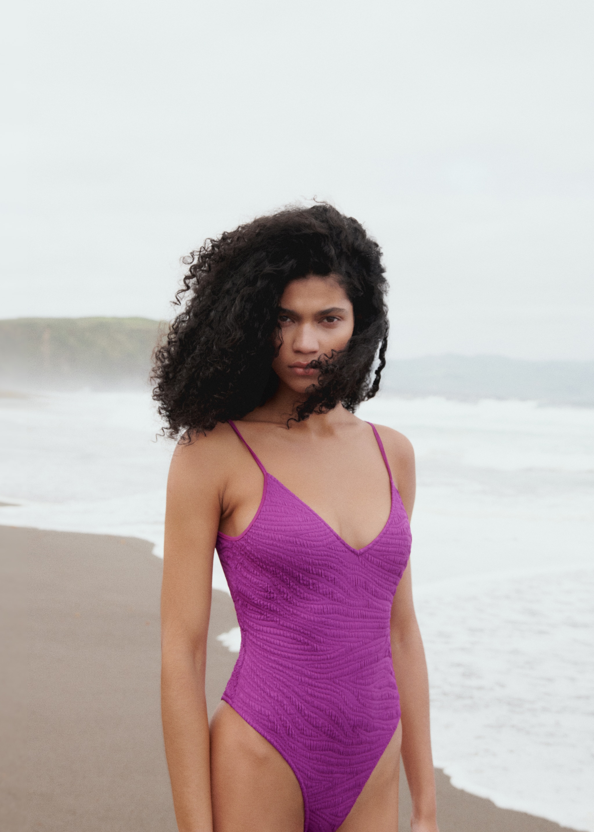 Textured swimsuit with adjustable straps - Details of the article 7