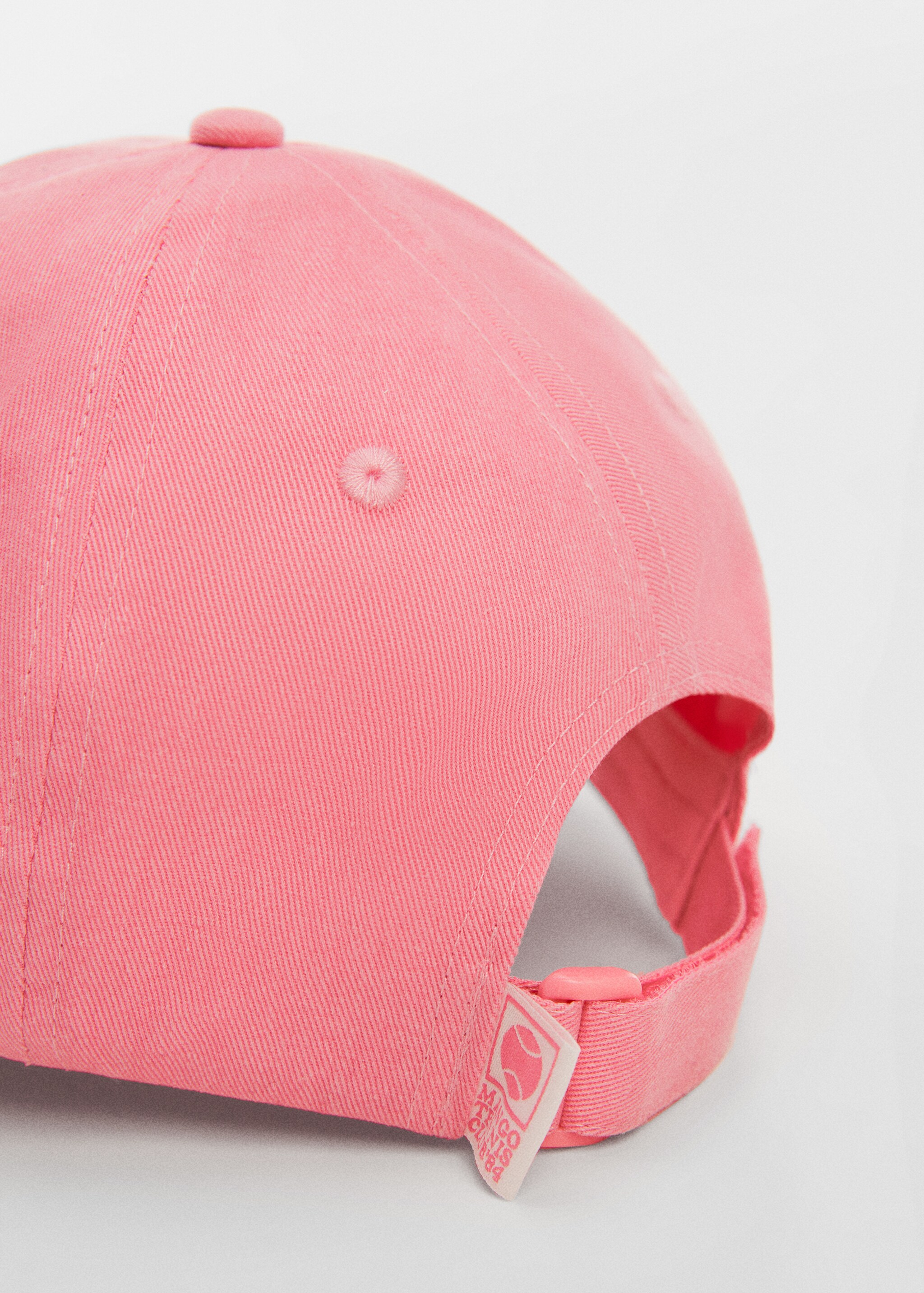 Cap with embroidered logo - Details of the article 1