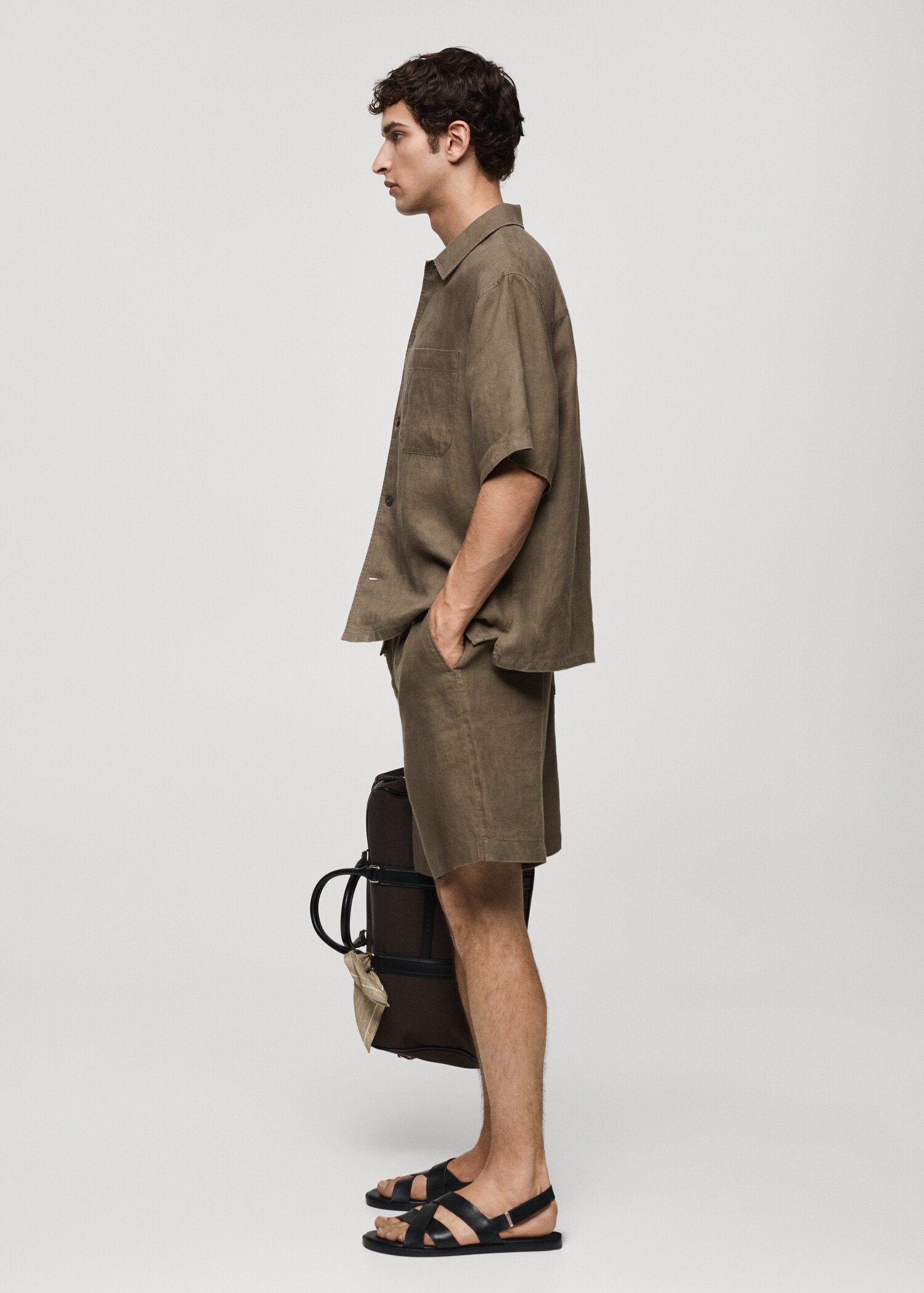 Regular-fit 100% linen shirt with pocket - Details of the article 2