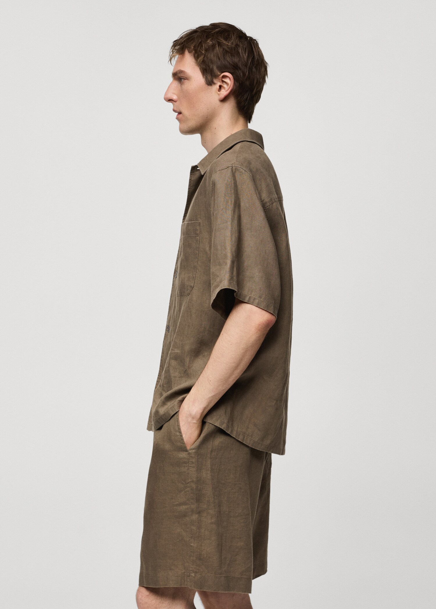 Regular-fit 100% linen shirt with pocket - Details of the article 6