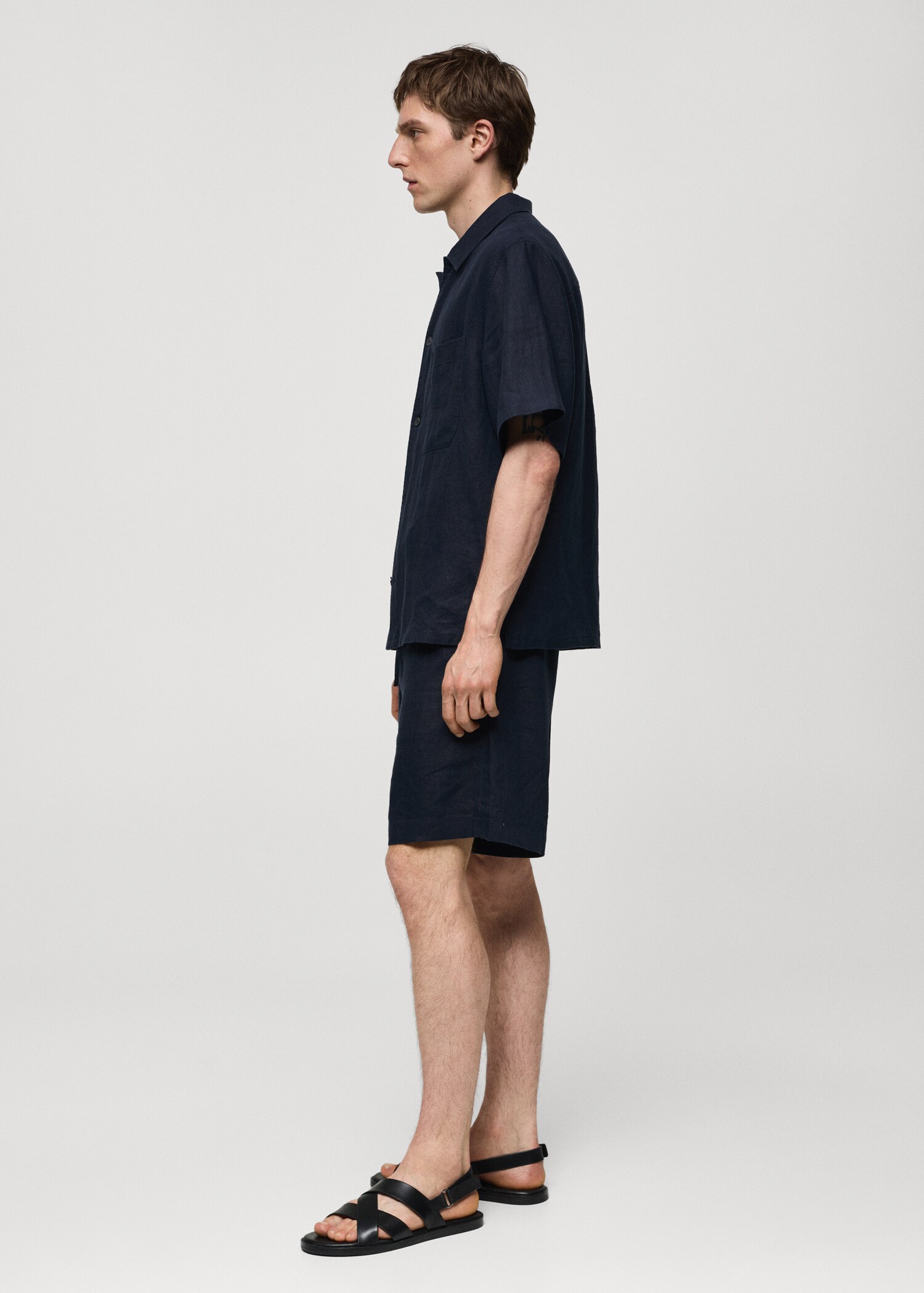 Regular-fit 100% linen shirt with pocket - Details of the article 6