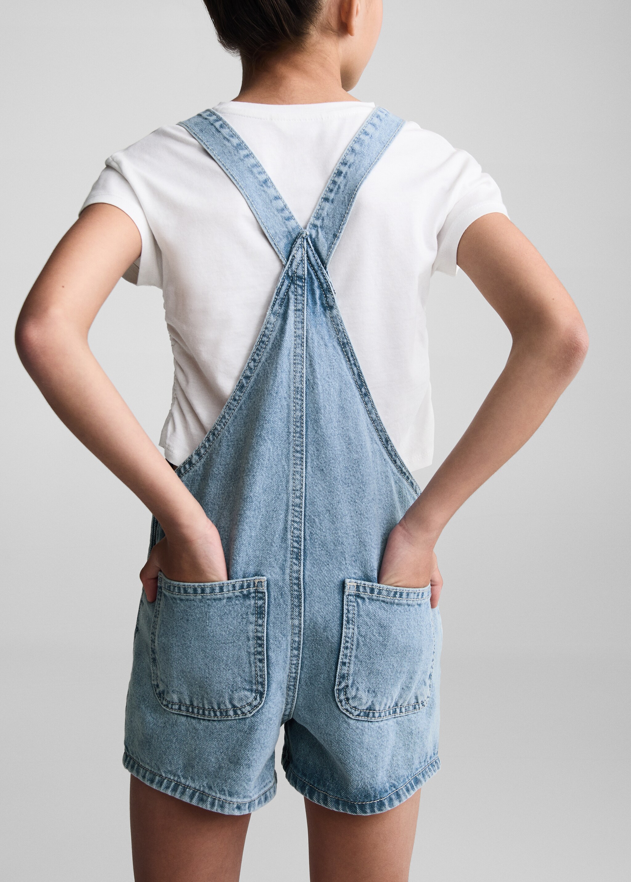 Short denim dungarees - Reverse of the article
