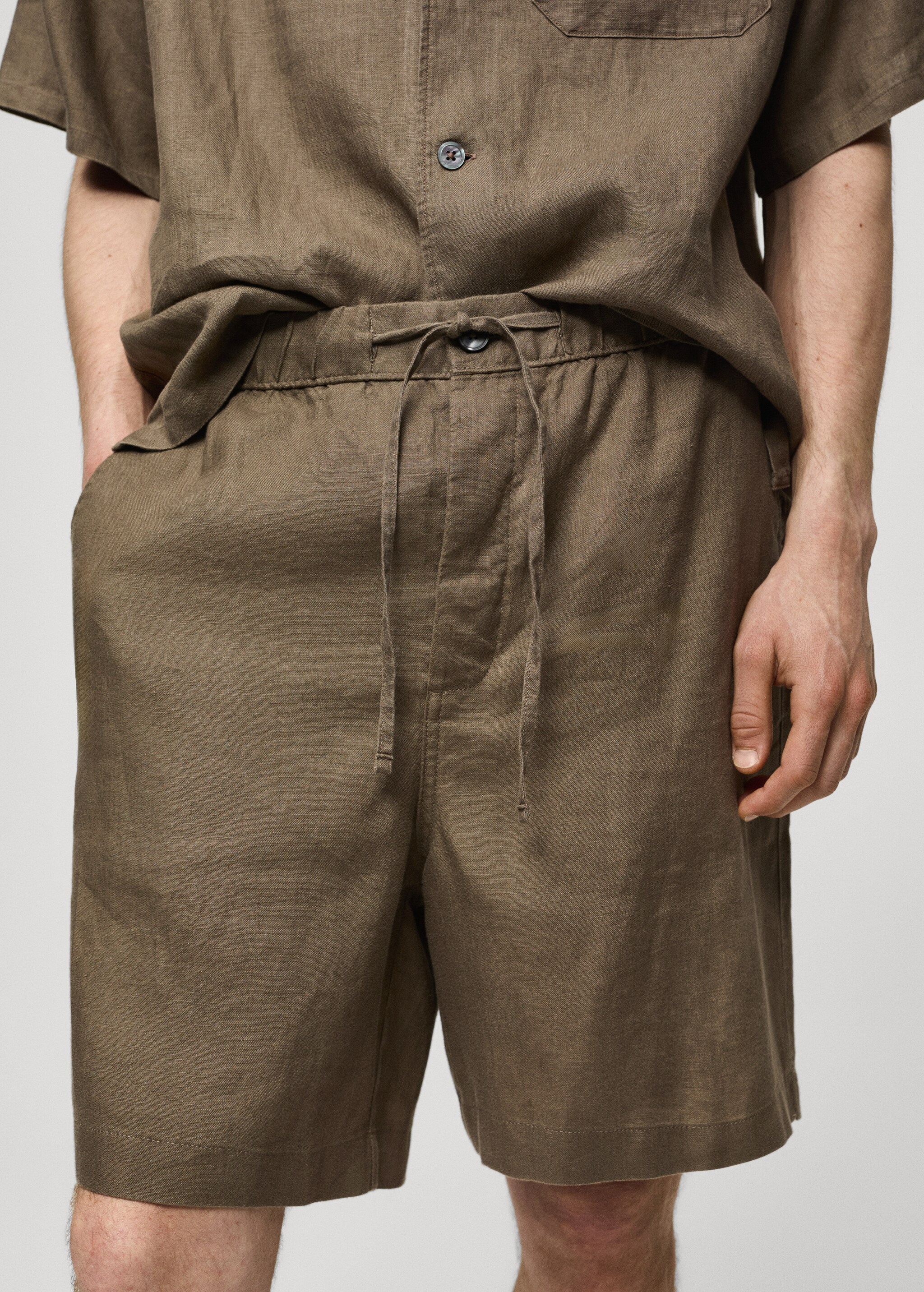 100% linen bermuda shorts with drawstring - Details of the article 1