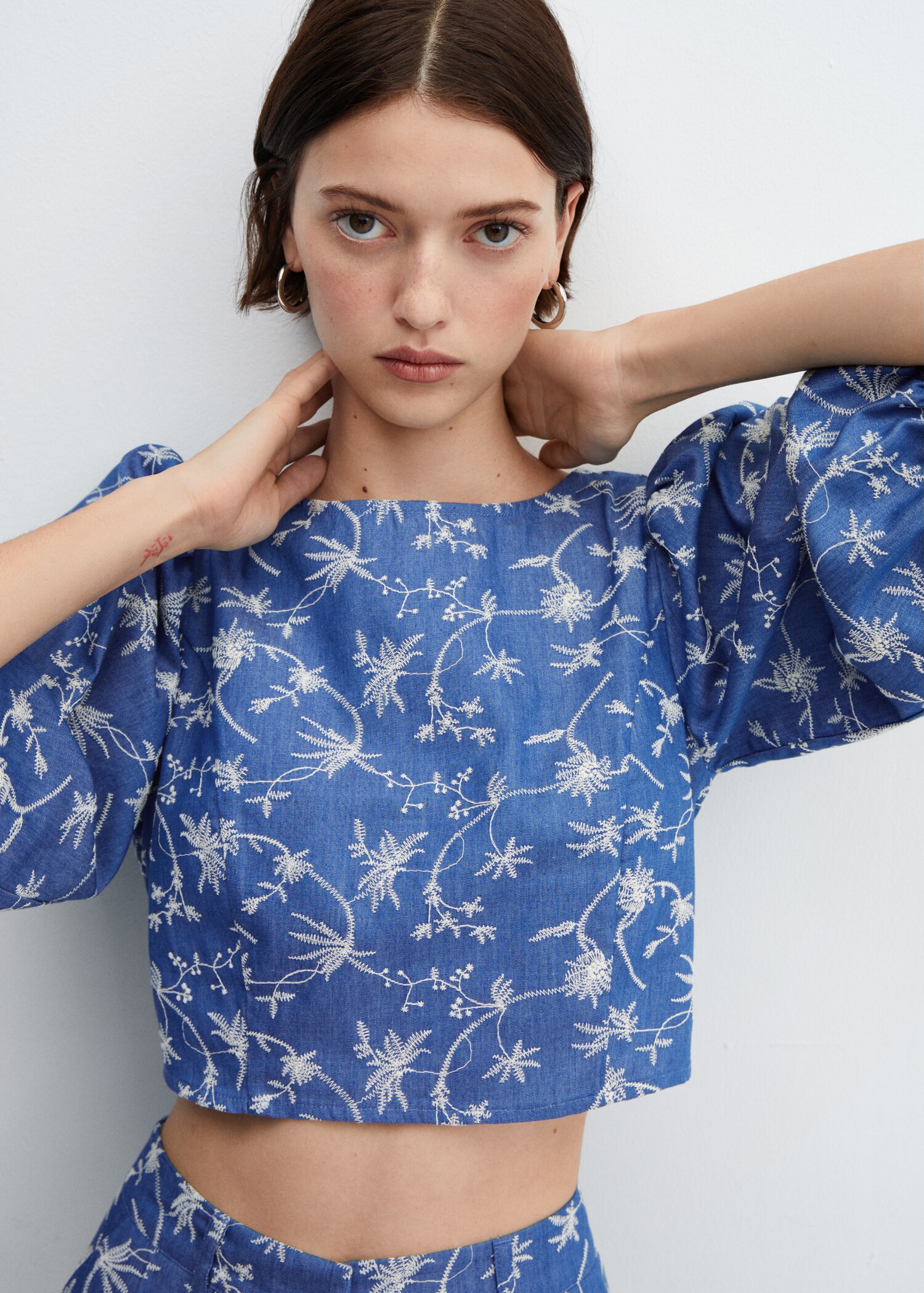 Embroidered puff sleeve blouse - Details of the article 1