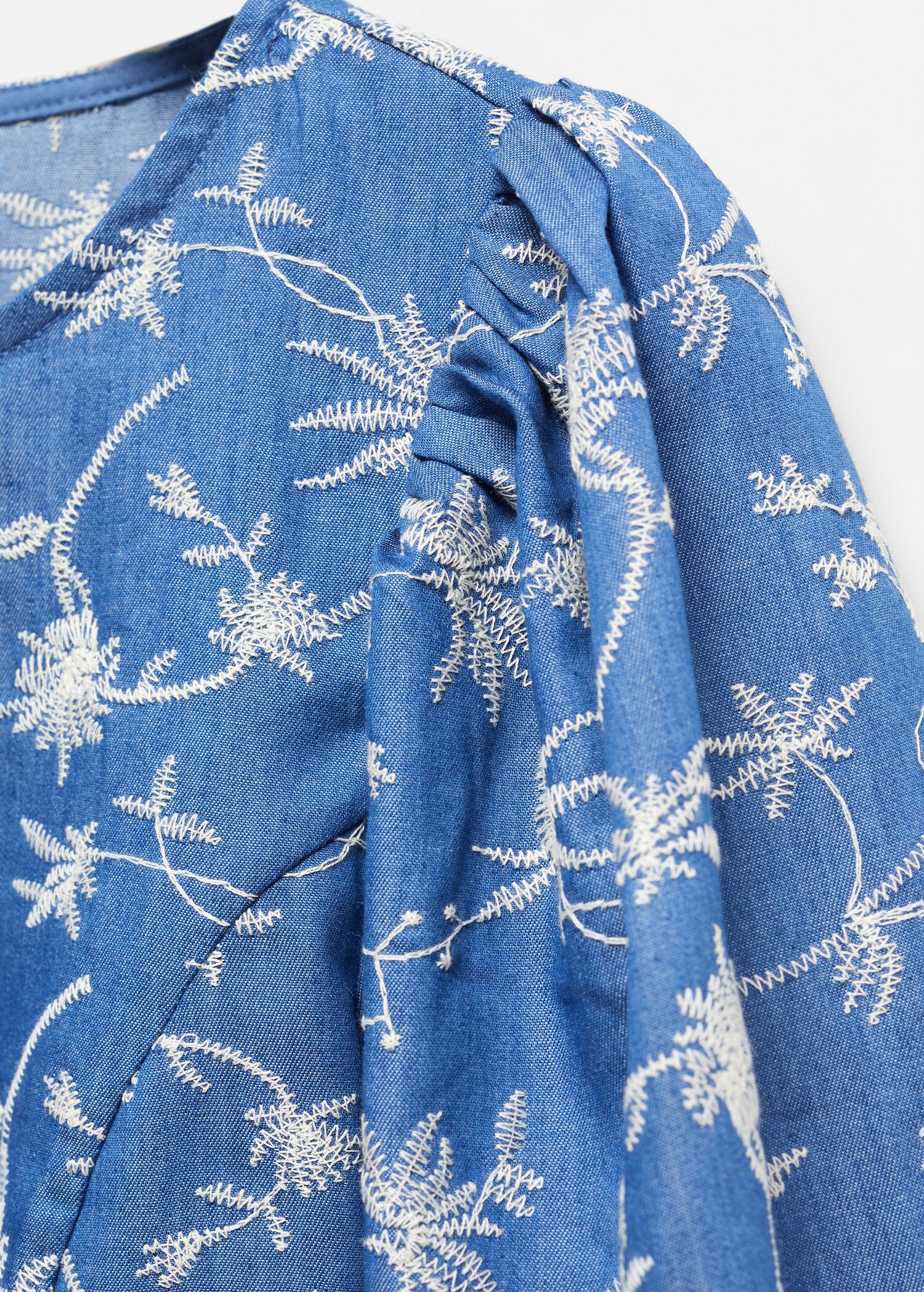 Embroidered puff sleeve blouse - Details of the article 8