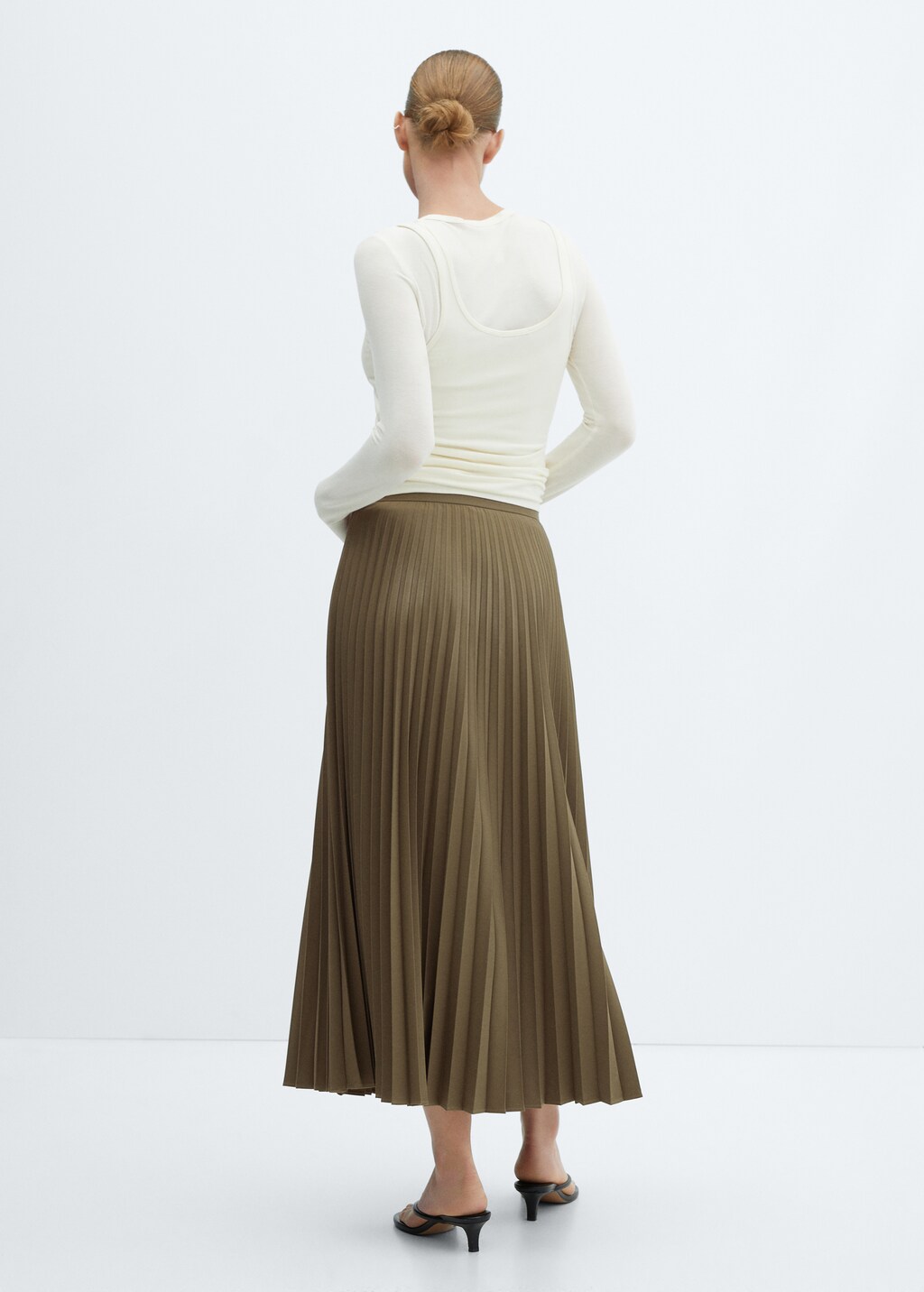 Long pleated skirt size 16 hotsell
